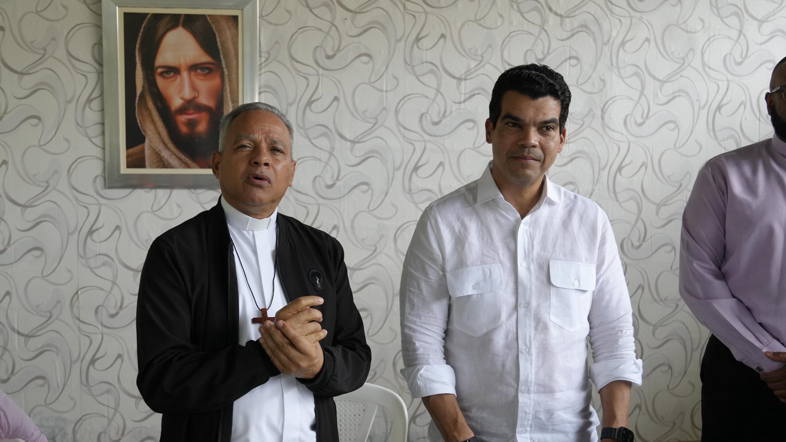 Wellington Arnaud se reúne con comité de veeduría alcantarillado de Tenares, Hermanas Mirabal 