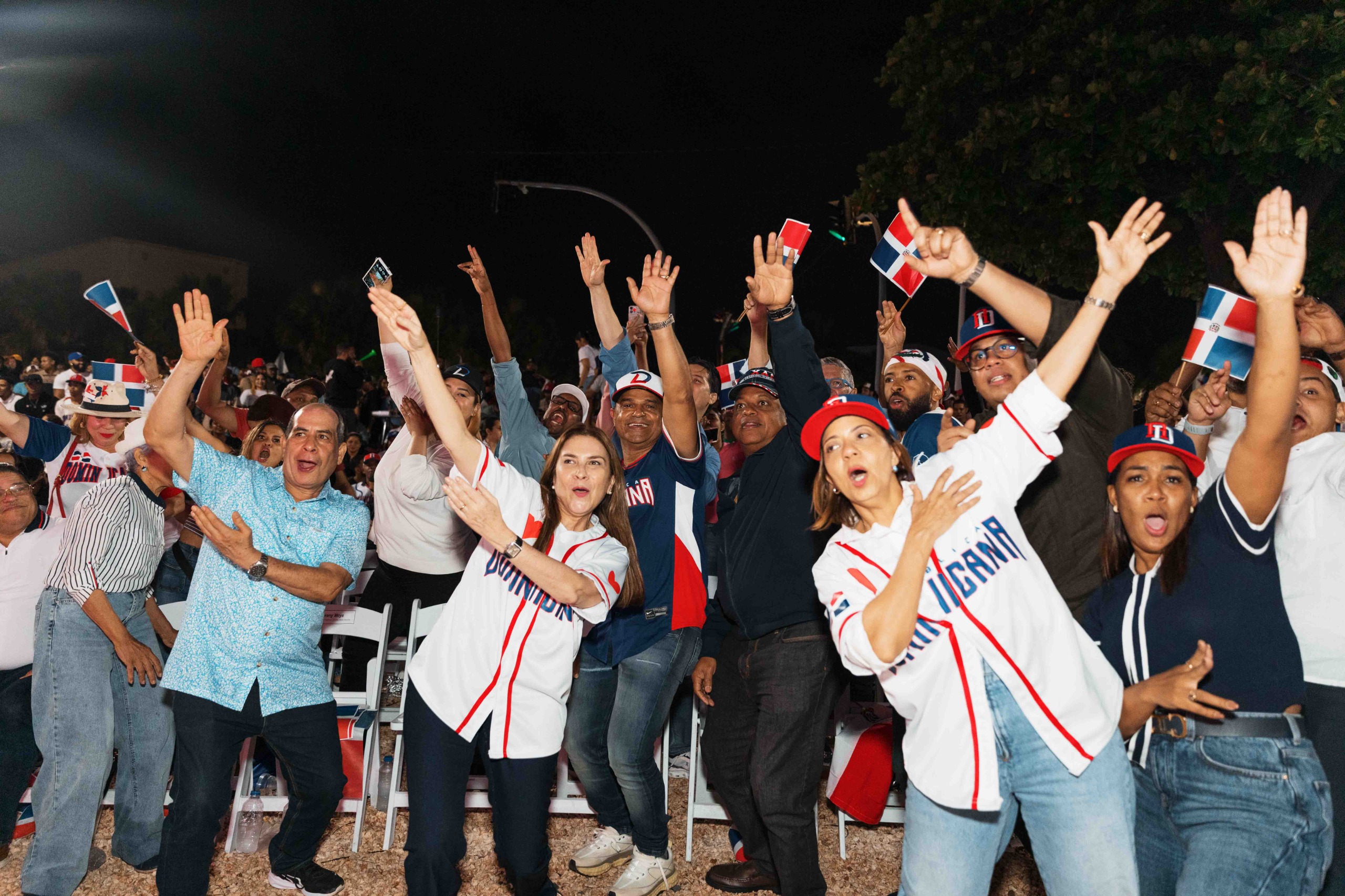 Alcaldía del DN proyecta ante miles de fanáticos triunfo de RD en el malecón