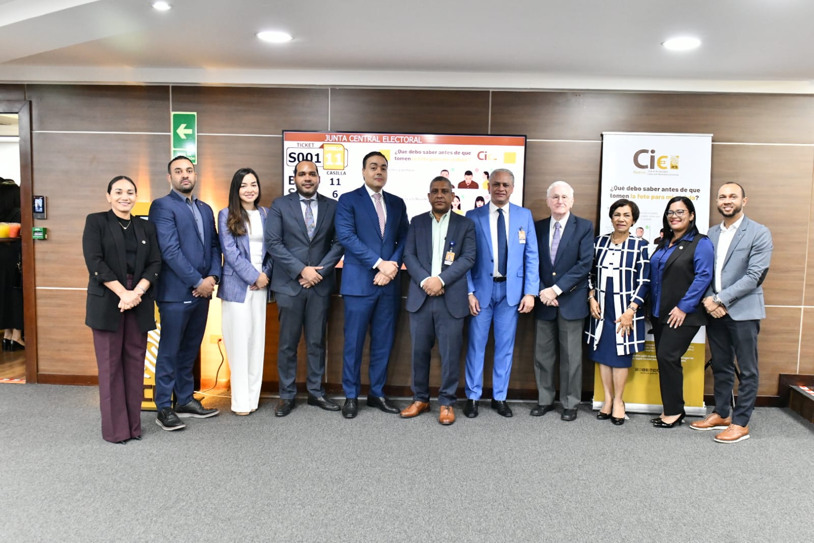 JCE socializa con entidades financieras elementos tecnológicos de la nueva cédula