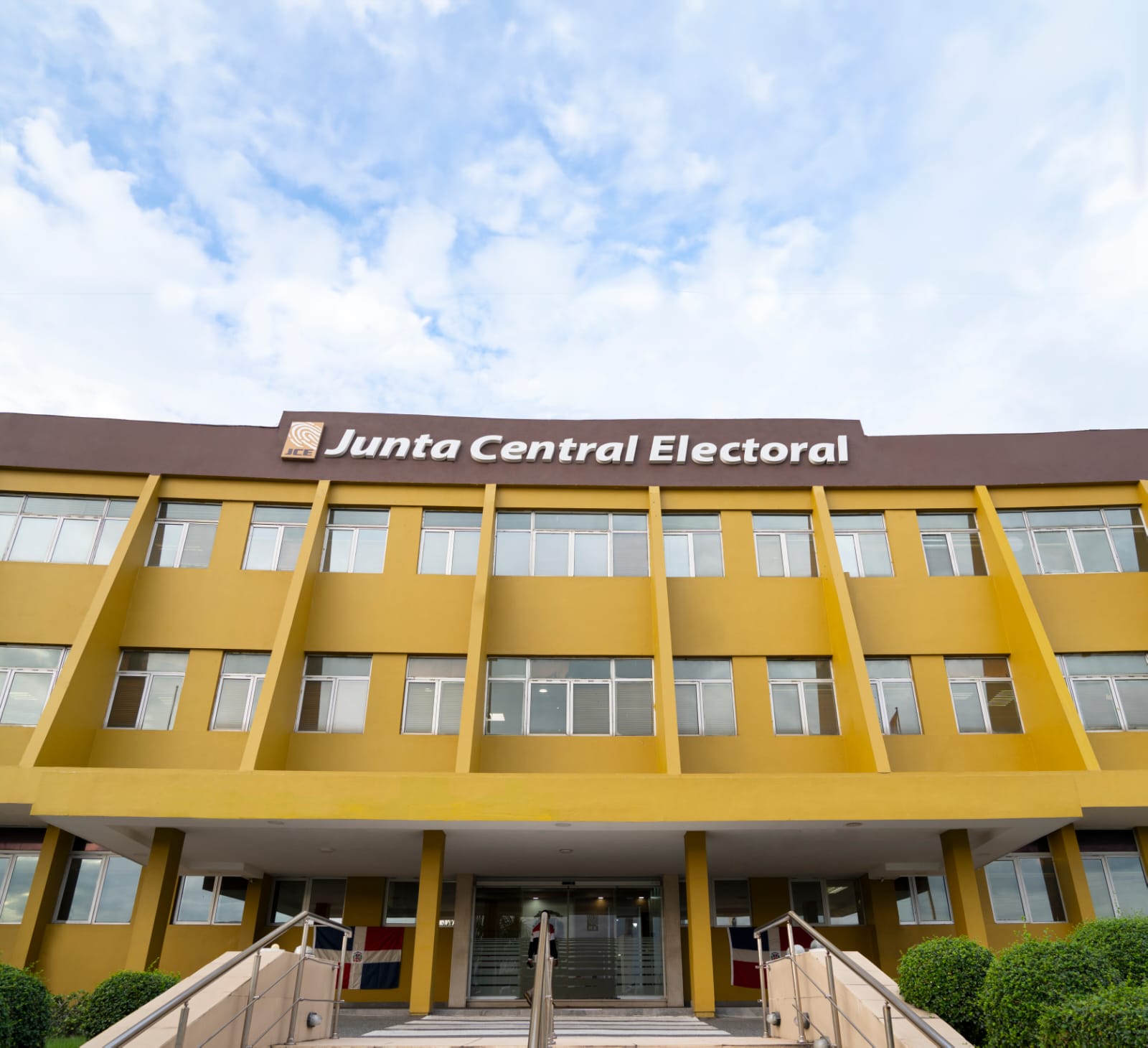 JCE anuncia horarios y centros cedulación para entrega de la nueva cédula a partir del 12 de abril
