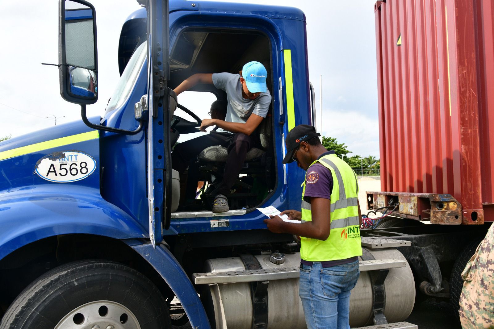 INTRANT restringe vehículos pesados durante Semana Santa 2026 para reforzar la seguridad vial INTRANT restringe vehículos pesados durante Semana Santa 2026 para reforzar la seguridad vial