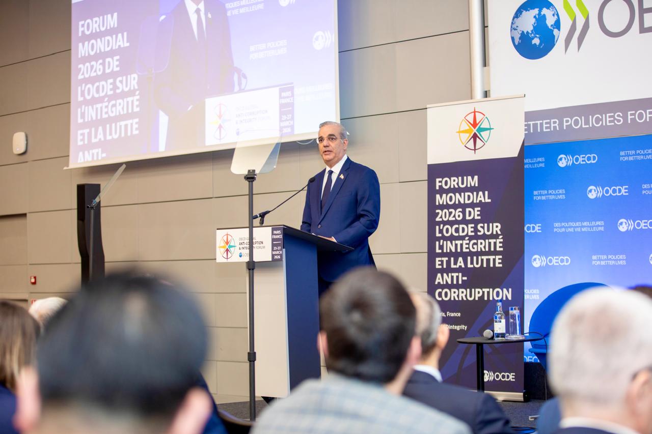 Presidente Abinader reafirma la integridad como eje estratégico del Estado en Foro Global Anticorrupción en París