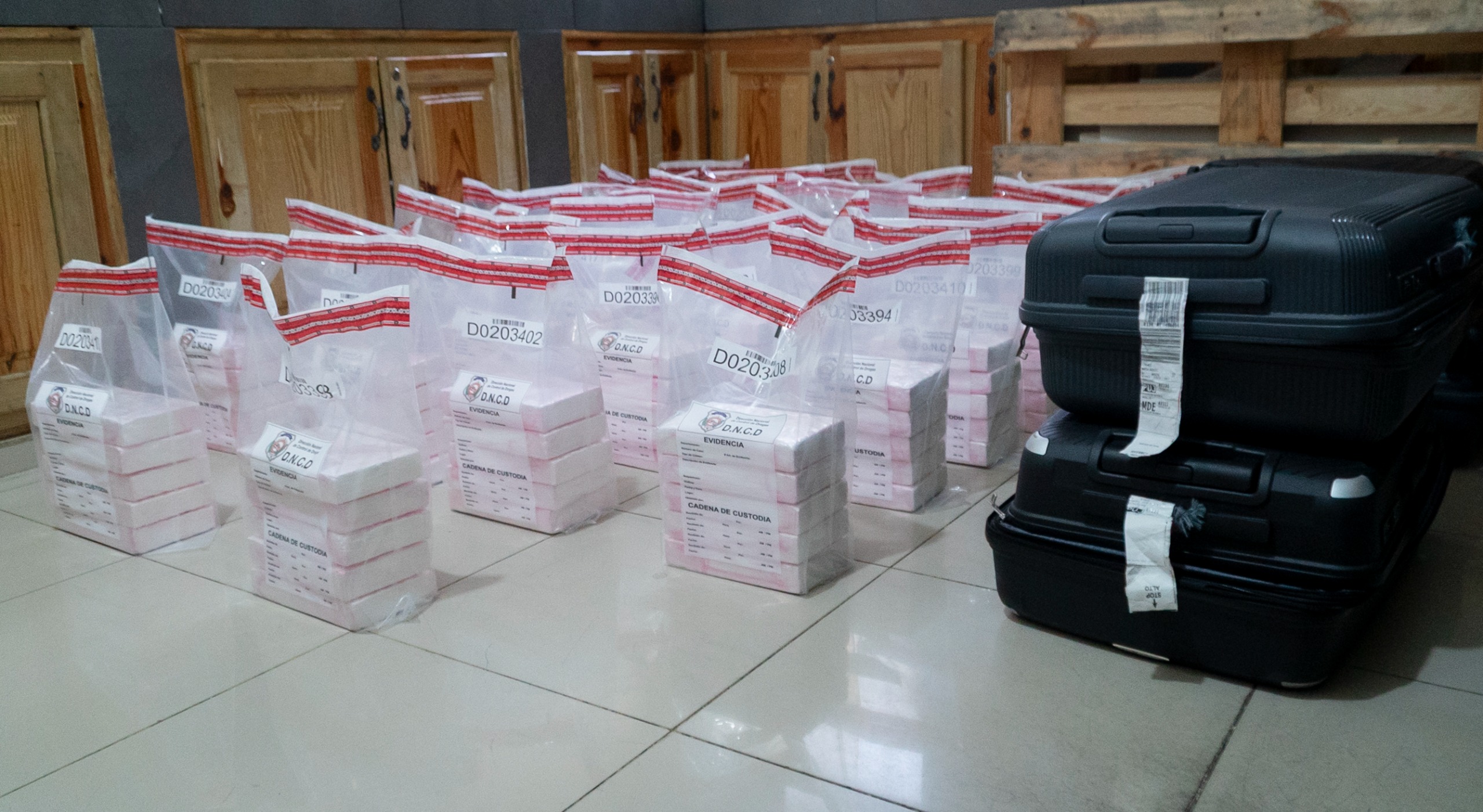 DNCD decomisa 150 paquetes de cocaína en aeropuerto de Punta Cana