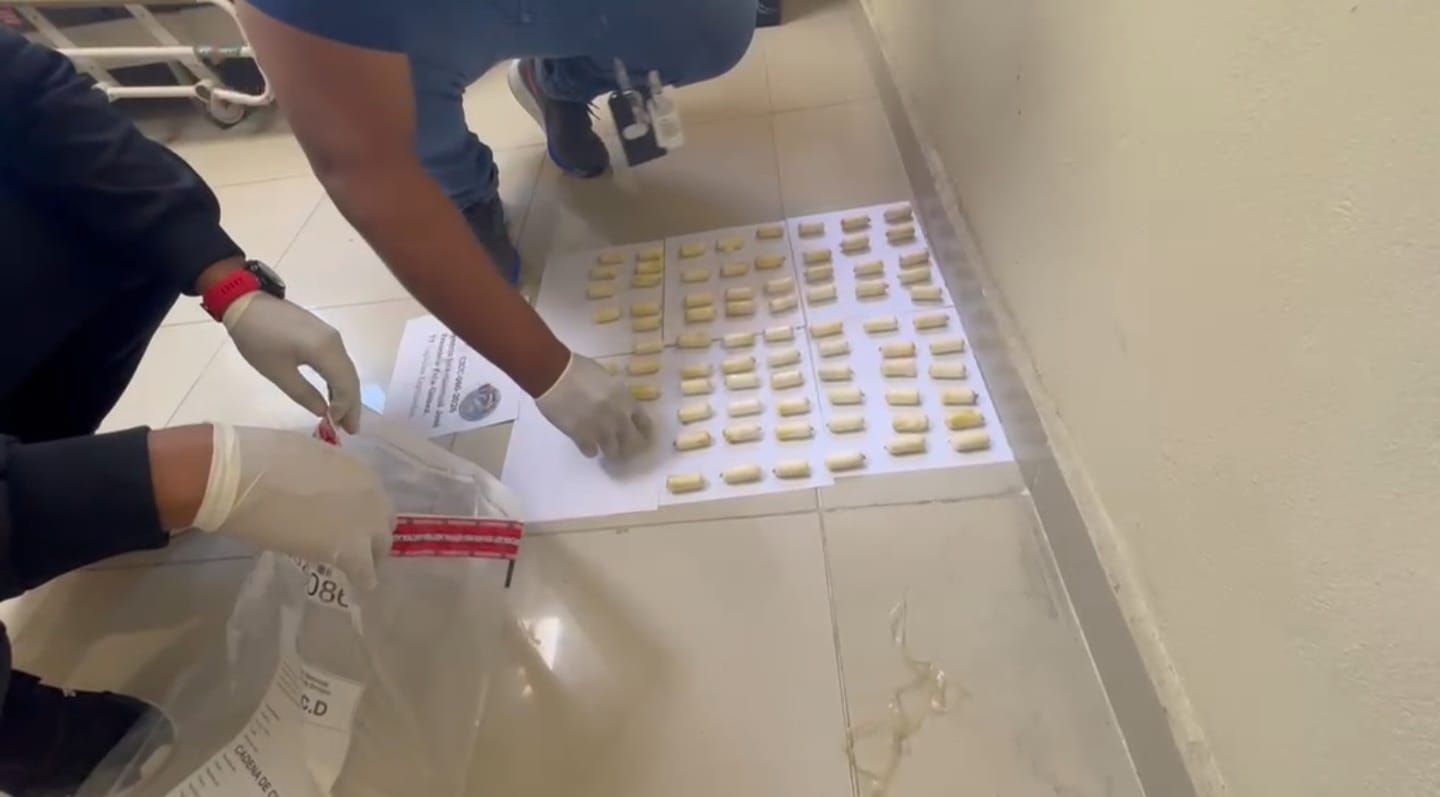 Arrestan ciudadano español con el estómago lleno de bolsitas de presunta cocaína