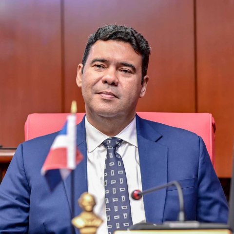 Senador Rafael Barón Duluc deposita siete proyectos de ley para preparar la educación y el talento dominicano hacia el 2050