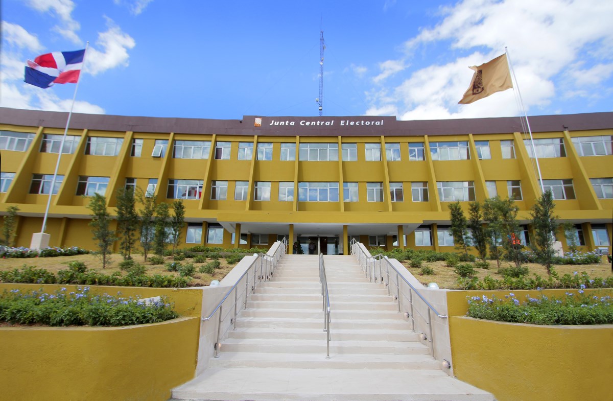 JCE asistió a 11,106 personas en las primeras 12 horas de este domingo