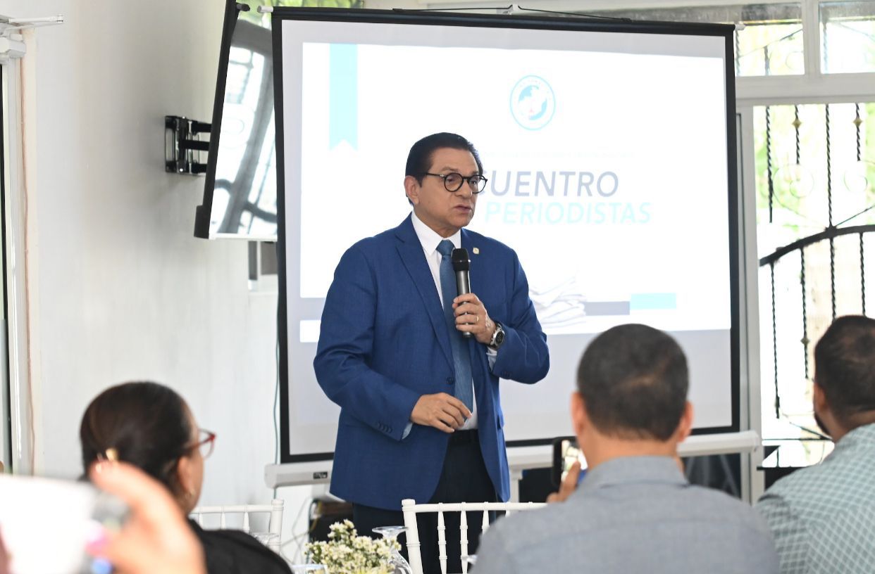 Senador Rivera resalta valor de prensa escrita en encuentro con periodistas y representantes gremiales Senador Rivera resalta valor de prensa escrita en encuentro con periodistas y representantes gremiales