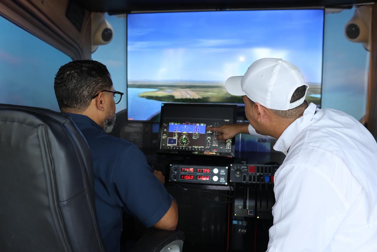 IDAC instala Simulador de Vuelo en Primera Feria Regional del Libro y la Cultura Cibao 2026 IDAC instala Simulador de Vuelo en Primera Feria Regional del Libro y la Cultura Cibao 2026