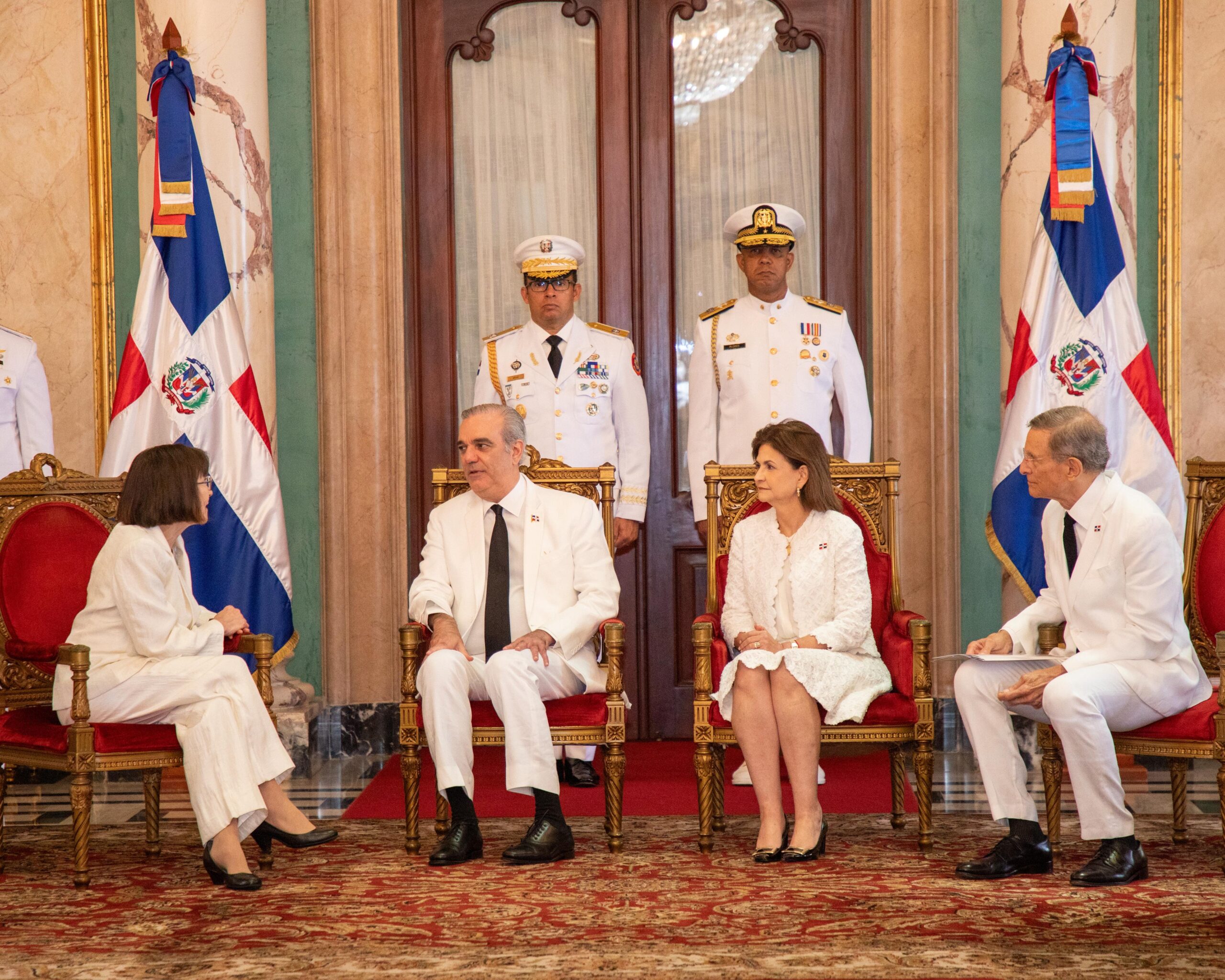 Abinader recibe cartas credenciales de seis nuevos embajadores acreditados ante el Gobierno dominicano