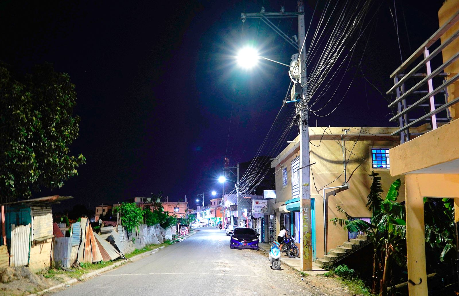 Edesur pone en servicio más de 2,000 lámparas y mejora iluminación en municipios y distritos municipales
