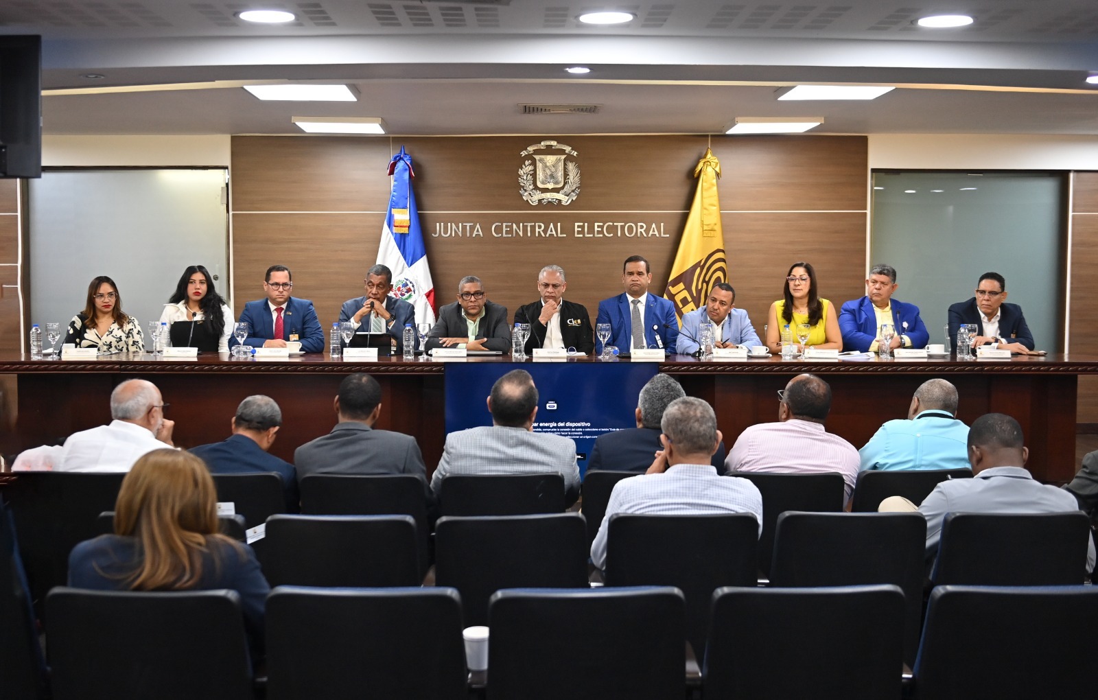 Mesa técnica de la JCE trata avances de cedulación a nivel local y en el exterior con organizaciones políticas