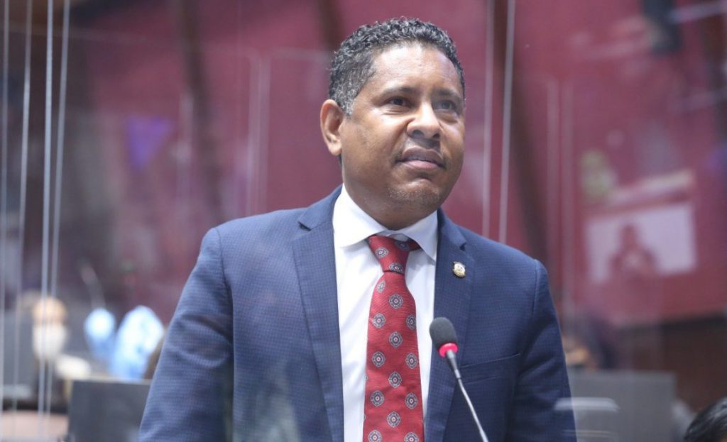 Diputado Ignacio Aracena entrega más de dos mil kits para habichuelas con dulce en SDO