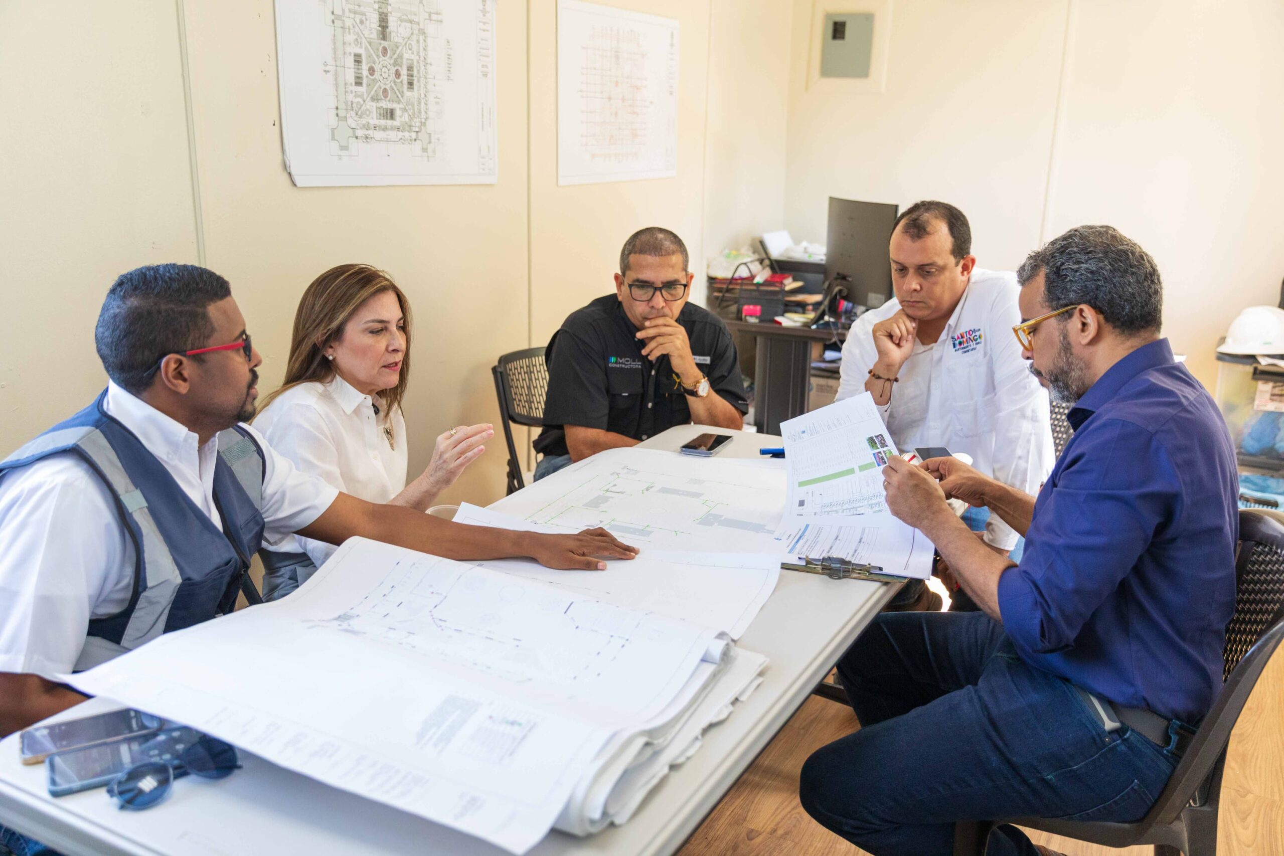 Carolina Mejía informa que ejecución del remozamiento del parque Enriquillo ha avanzado en un 45 %