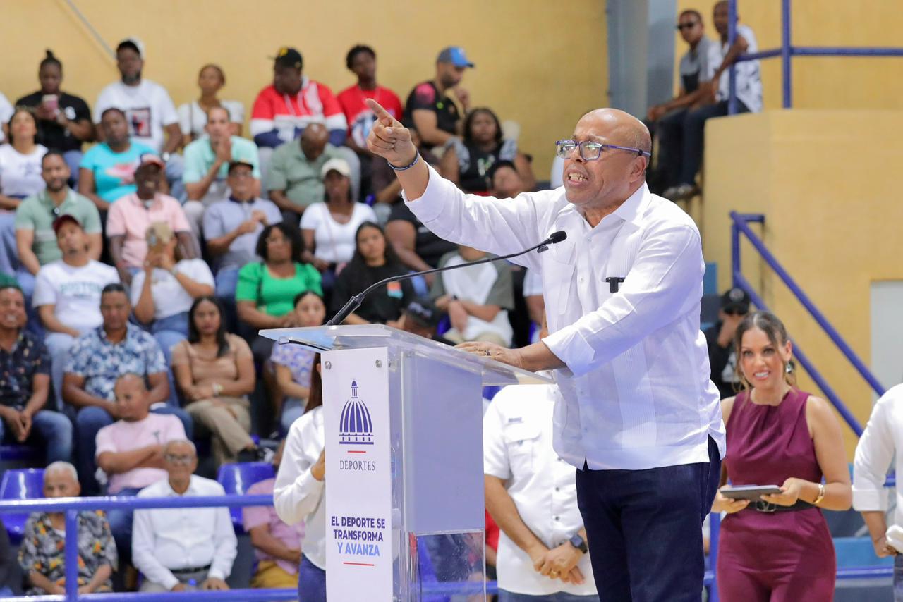 Alfredo Pacheco destaca transformación de Cristo Rey durante reinauguración del Club Los Cachorros