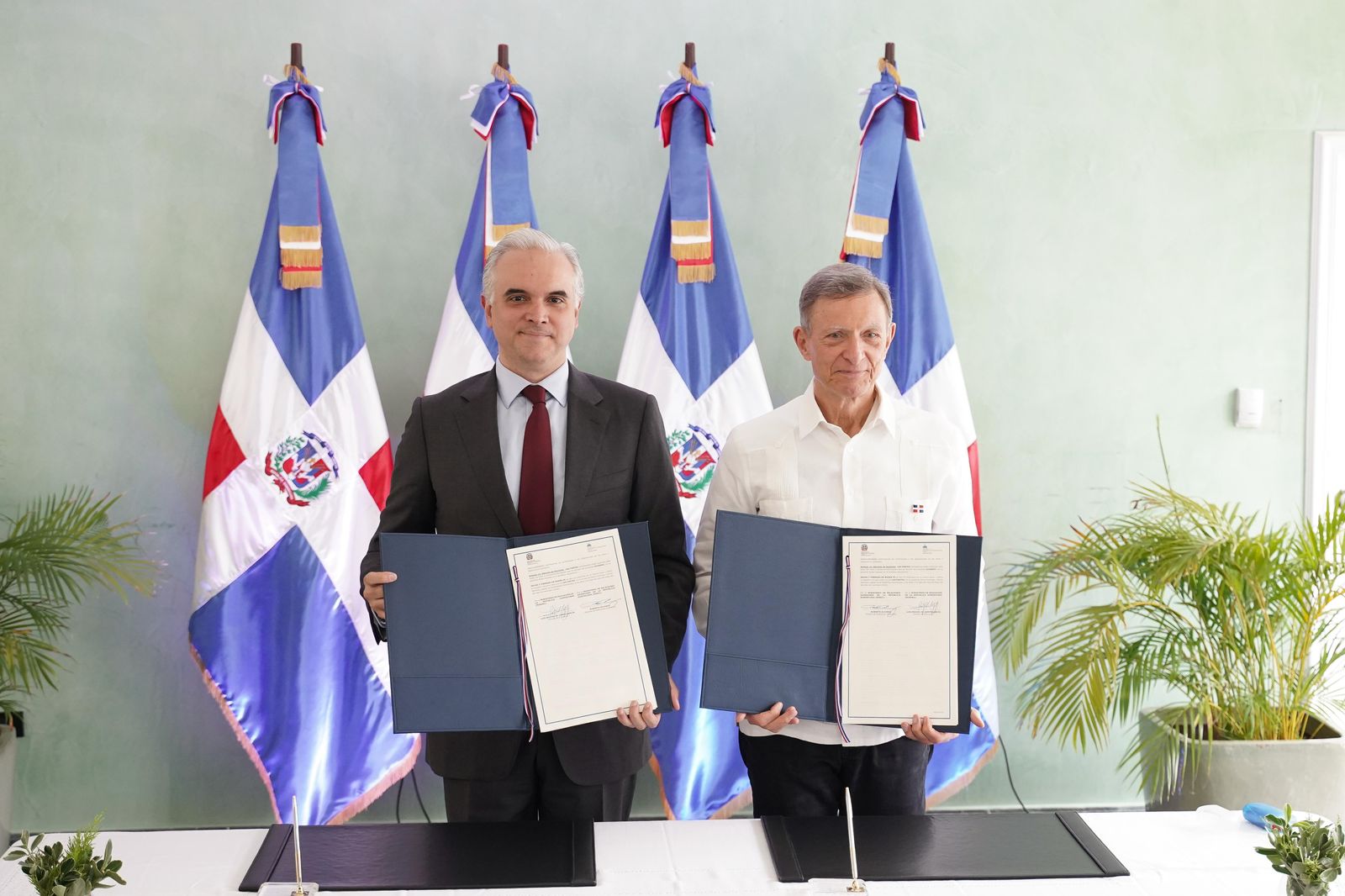 Educación y Relaciones Exteriores firman acuerdo para facilitar Pruebas Nacionales a jóvenes que terminaron su bachillerato y residen en el extranjero