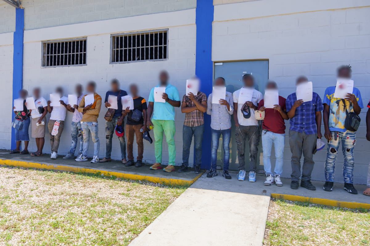 DGM procesó este martes la salida de 1,146 extranjeros indocumentados DGM procesó este martes la salida de 1,146 extranjeros indocumentados