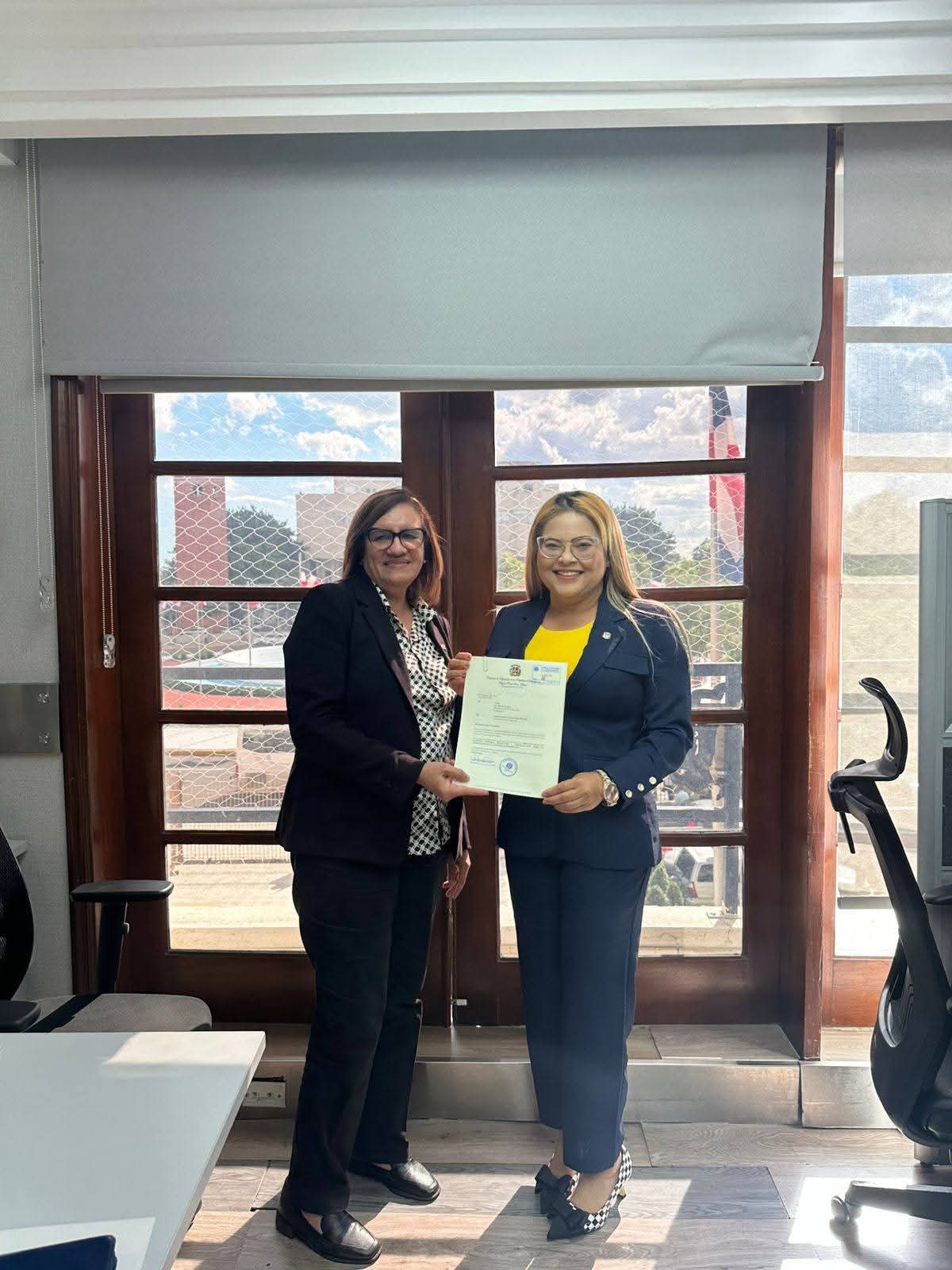 Diputada Grey Pérez deposita proyecto de ley de Atención Integral, Protección y Concienciación sobre la Endometriosis