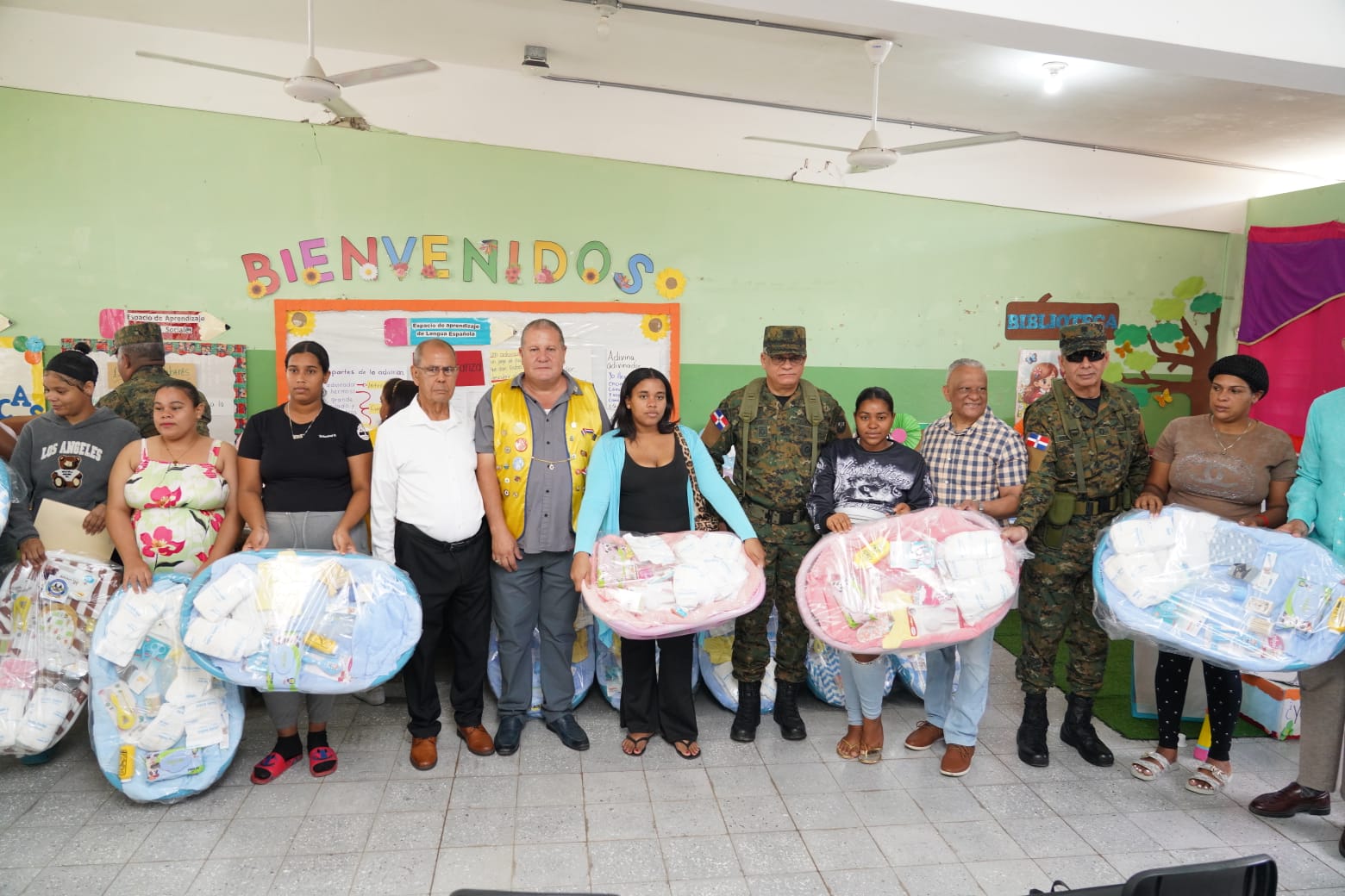 Ministerio de Defensa realiza gran operativo médico y acción cívica en Licey al Medio