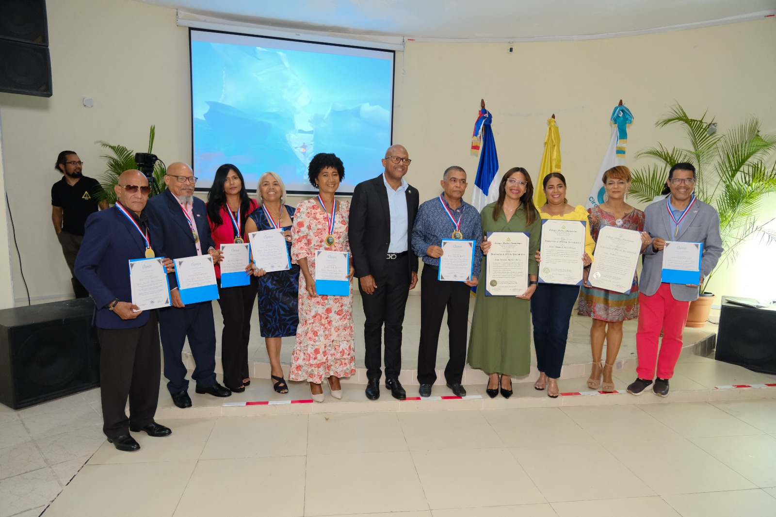 Colegio Médico Dominicano reconoce a periodistas del sector salud en encuentro institucional junto a CIPESA