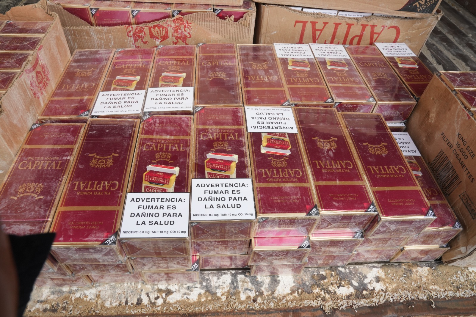Policía Nacional ocupa 100 mil cigarrillos de contrabando y apresa tres hombres en SDO