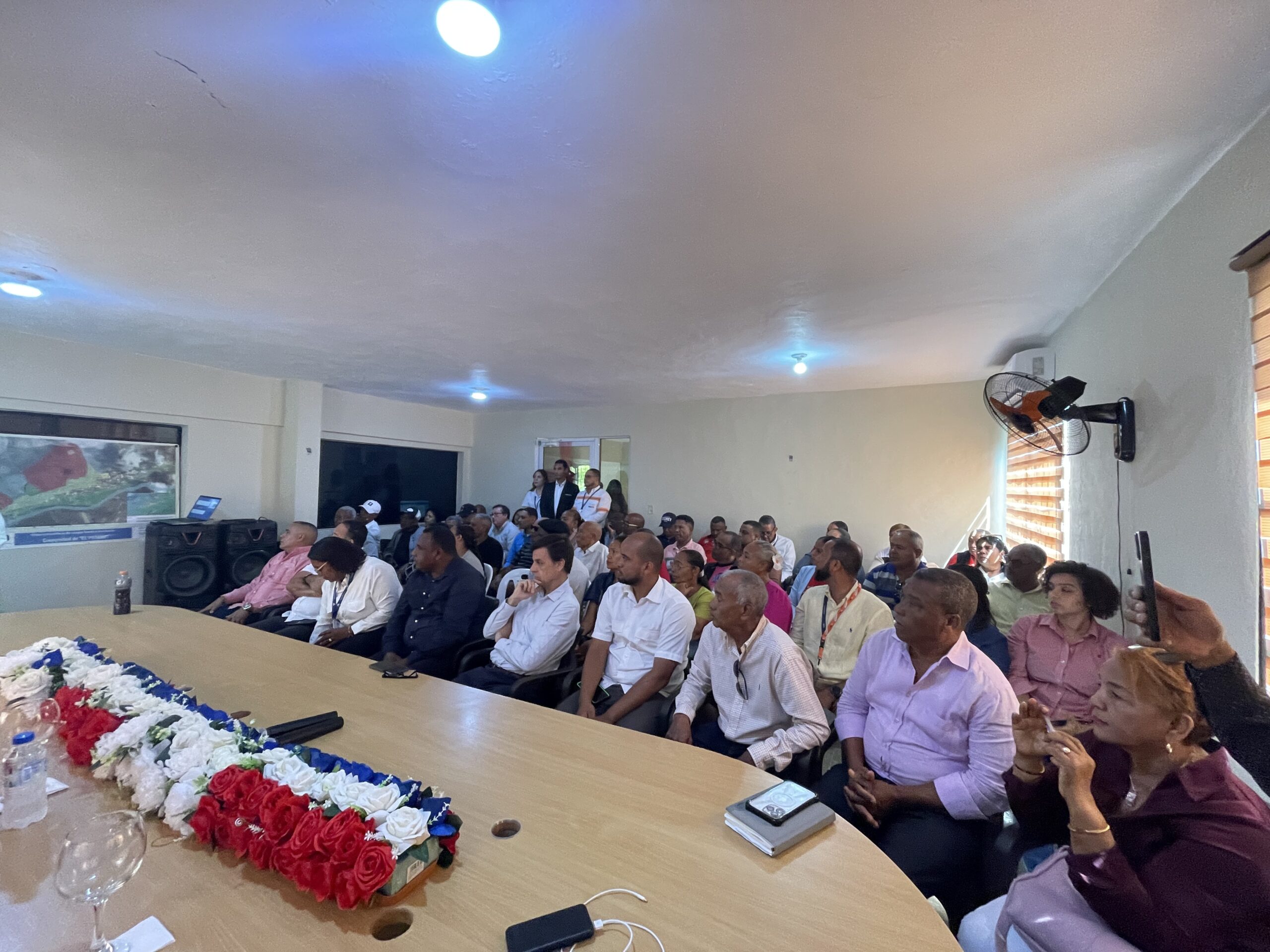 Edesur Dominicana desarrollará amplio programa de rehabilitación y modernización de redes eléctricas en Barahona
