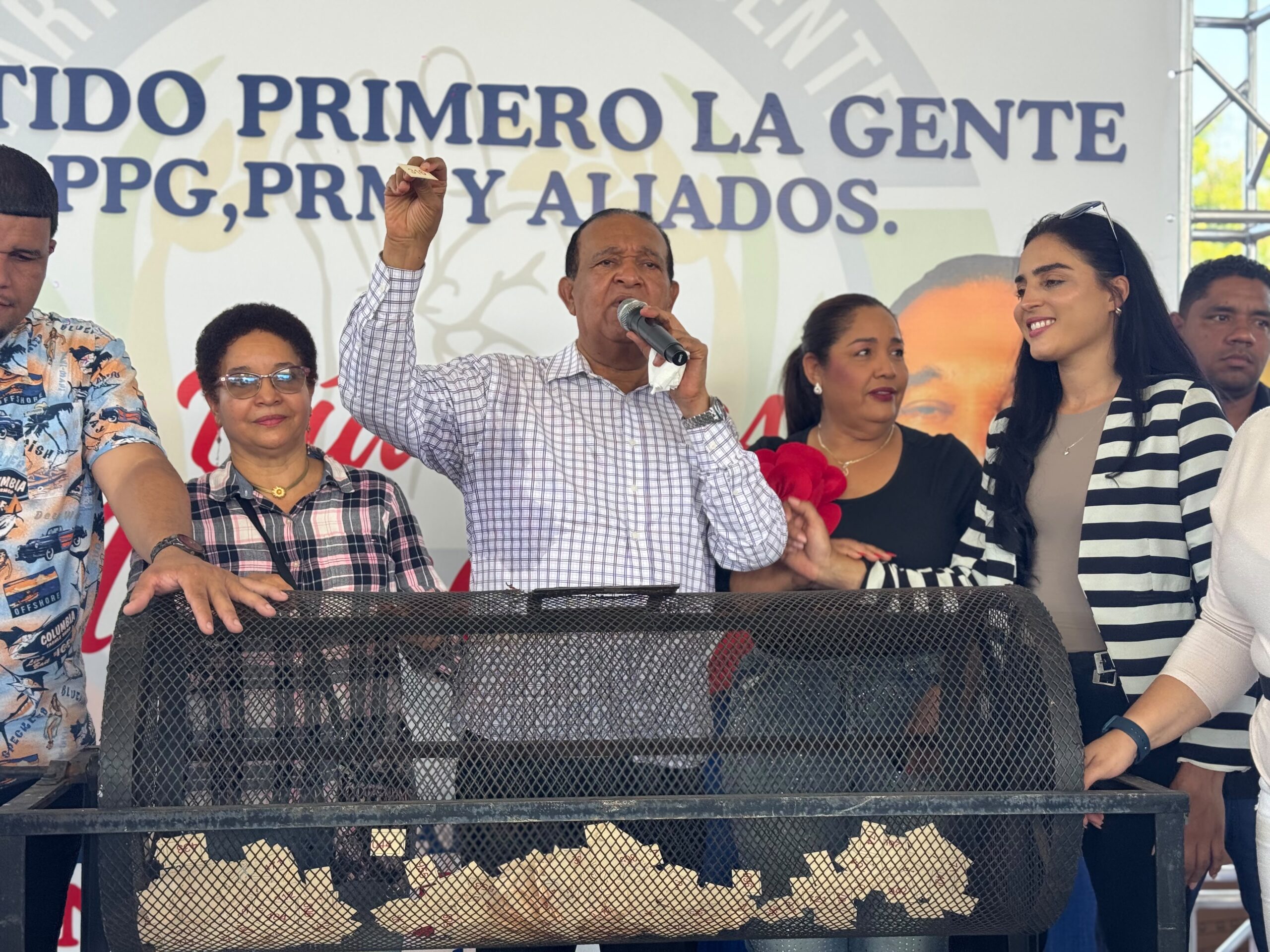 Antonio Marte celebra multitudinario homenaje a las madres de Sabaneta