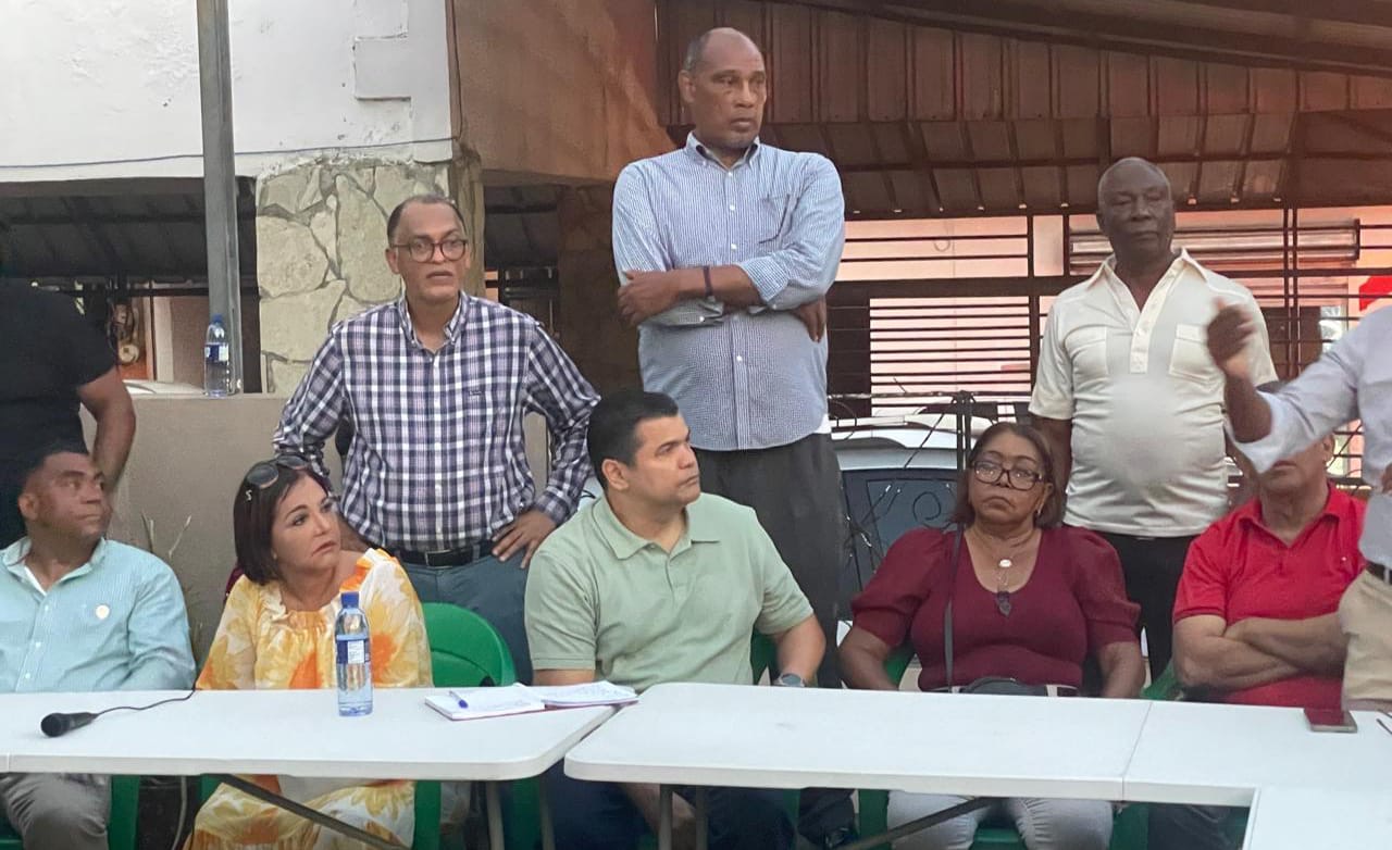 Tobías Crespo encabeza encuentro con comunitarios del Ensanche La Paz; asegura será el alcalde del Distrito Nacional