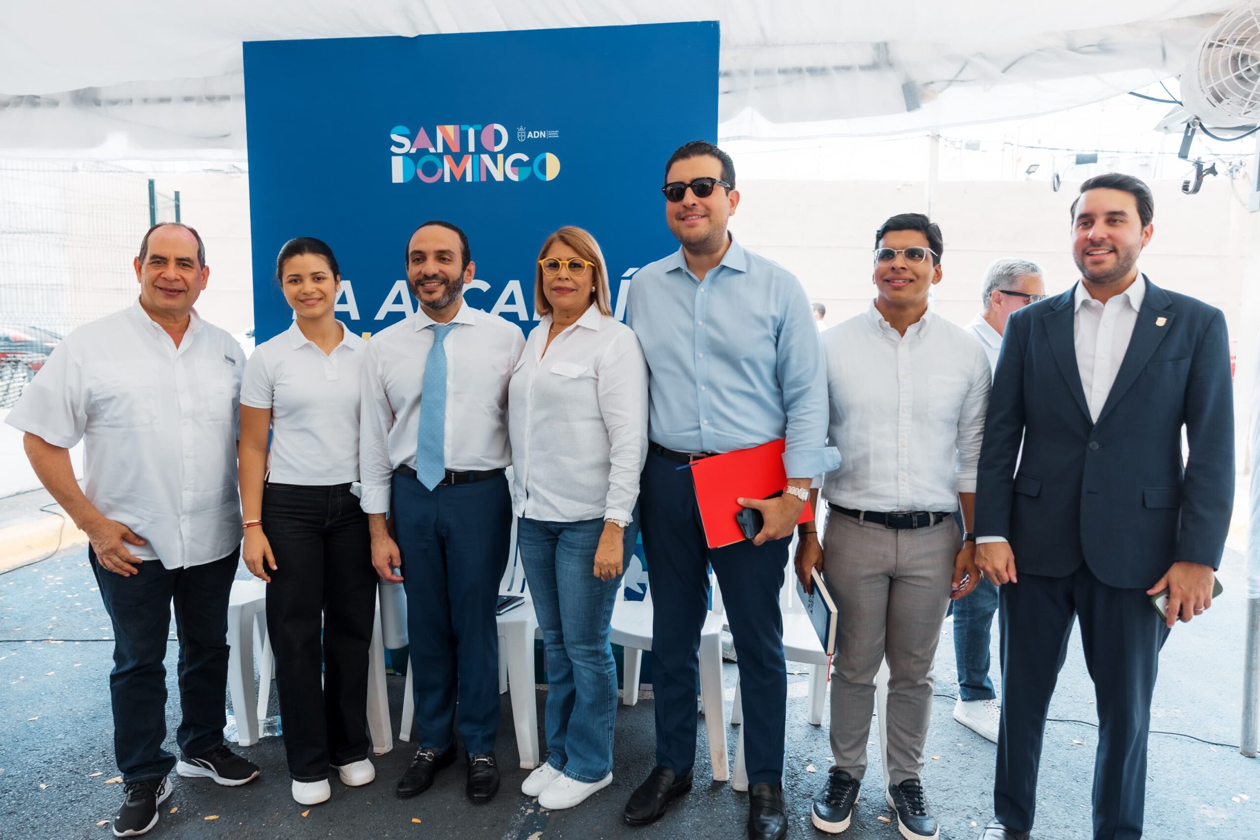 Alcaldía del DN realiza encuentro con comunitarios del sector 30 de Mayo