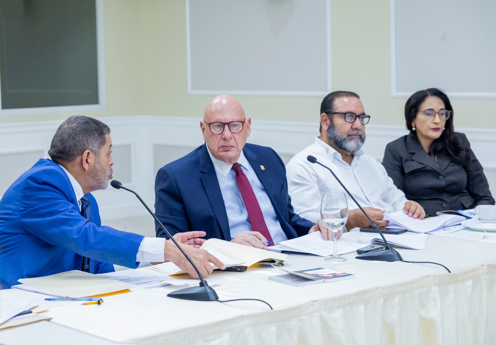 Comisión Bicameral que estudia proyecto de ley de Medidas Pro Crecimiento Económico escuchará este martes al ministro de Hacienda y Economía, Magín Diaz y a la AIRD Comisión Bicameral que estudia proyecto de ley de Medidas Pro Crecimiento Económico escuchará este martes al ministro de Hacienda y Economía, Magín Diaz y a la AIRD