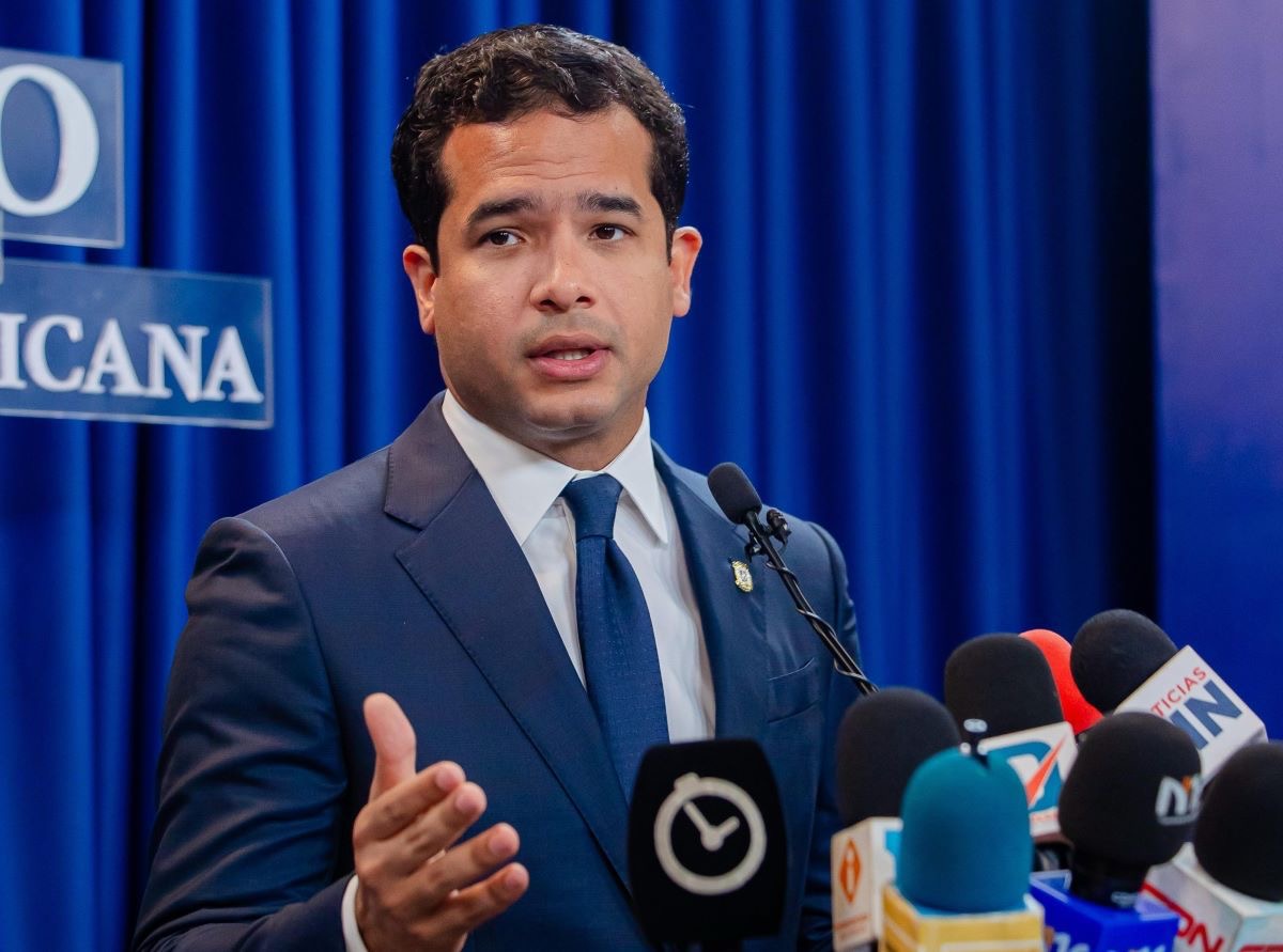 Omar Fernández sobre indexación salarial: «La ley habla de RD$52 mil, no menos»