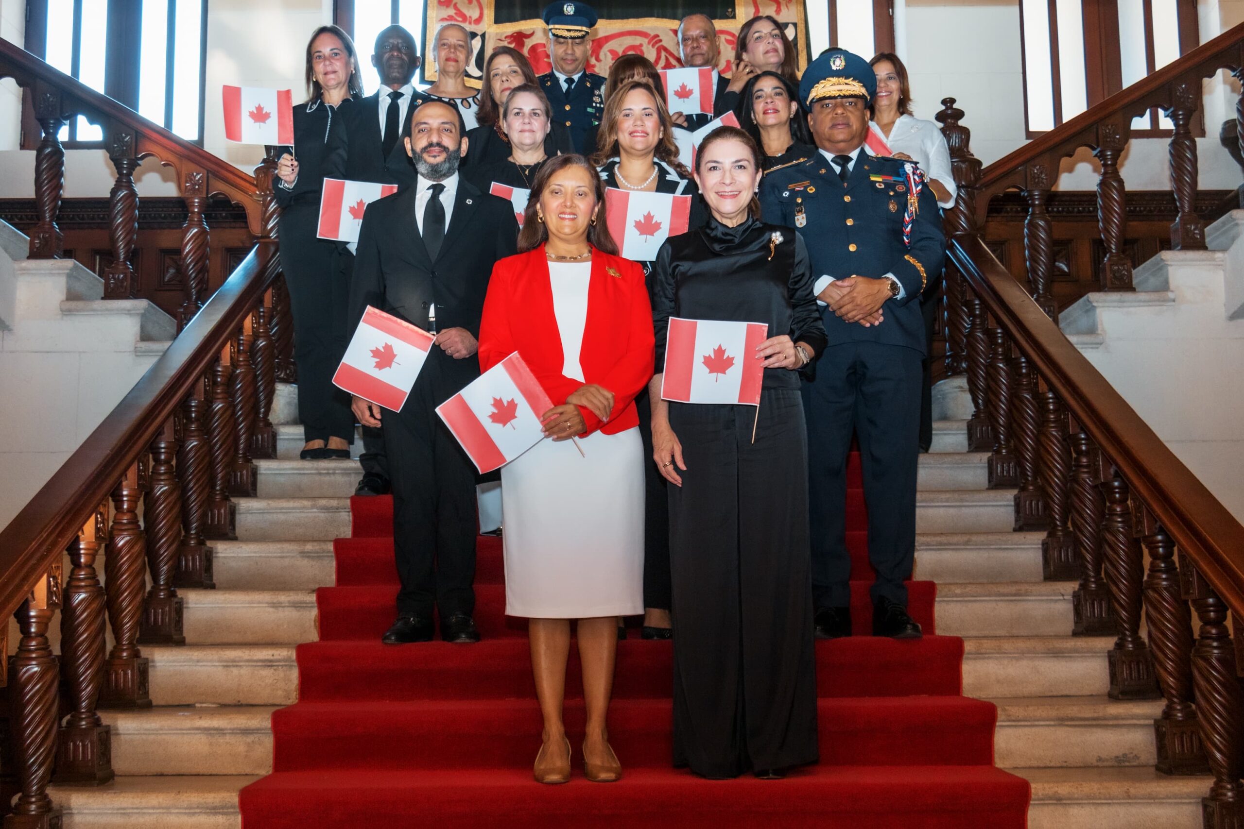 Carolina Mejía y embajadora Jacqueline DeLima encabezan acto por el Día de Canadá Carolina Mejía y embajadora Jacqueline DeLima encabezan acto por el Día de Canadá