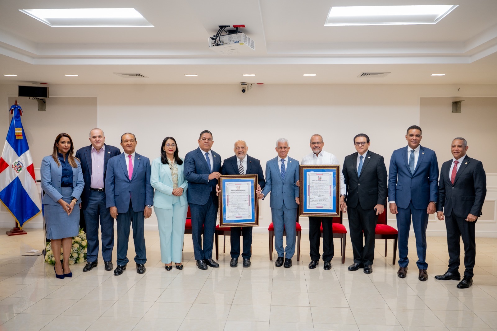 Senado de la República reconoce a personalidades de Barahona