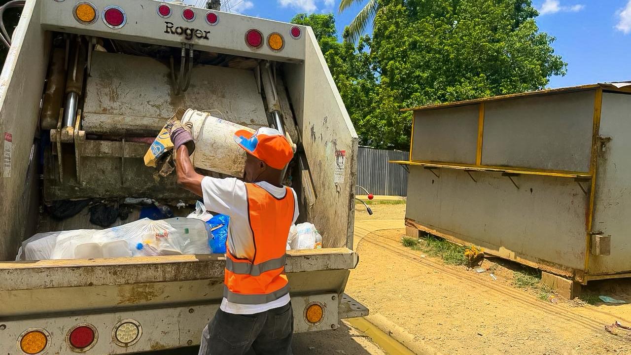 ECO5RD realiza más de 24 operativos de limpieza en diferentes provincias y municipios del país ECO5RD realiza más de 24 operativos de limpieza en diferentes provincias y municipios del país
