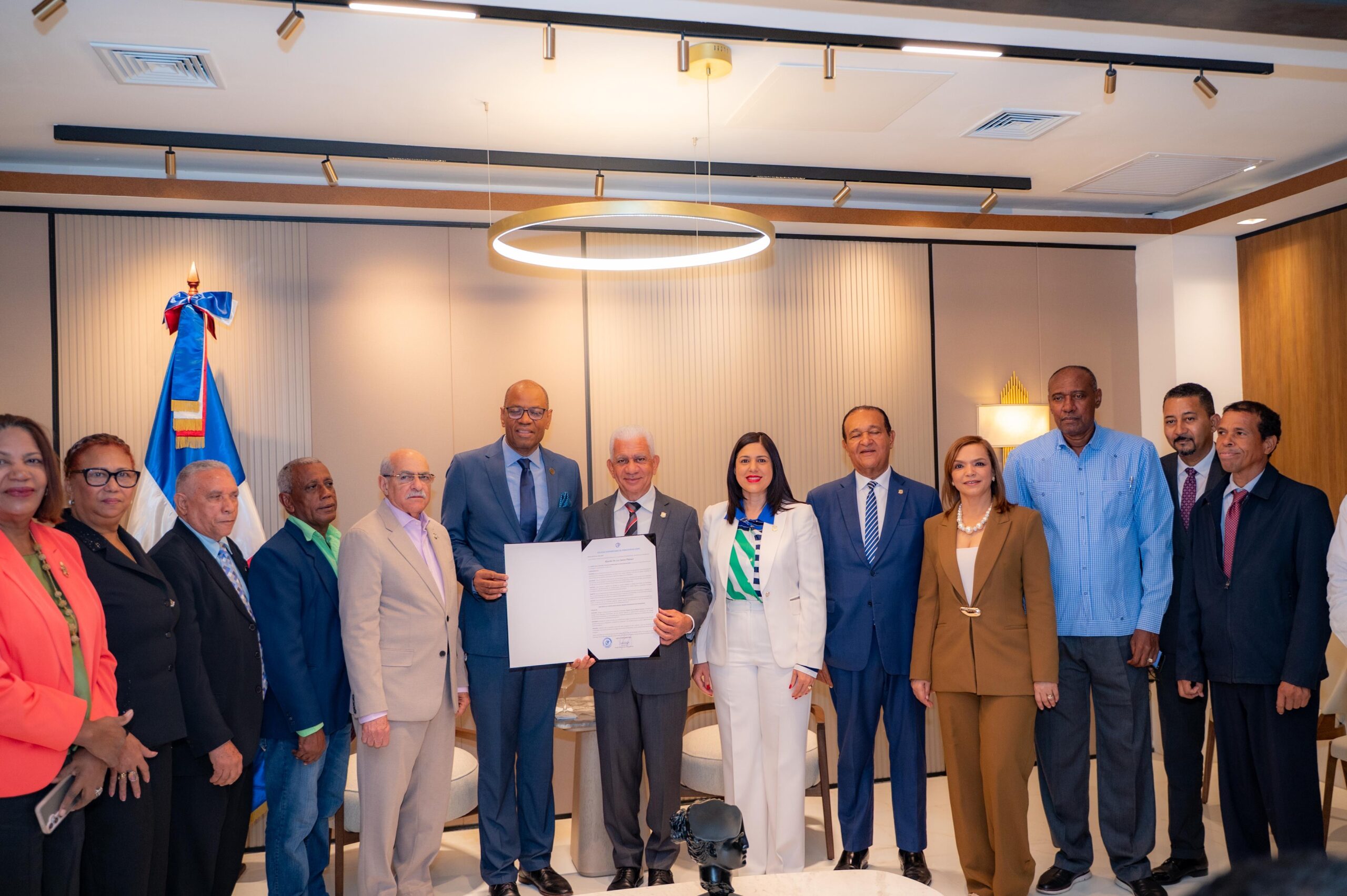 Colegio Dominicano de Periodistas reconoce al presidente del Senado, Ricardo de los Santos, por su respaldo al gremio periodístico