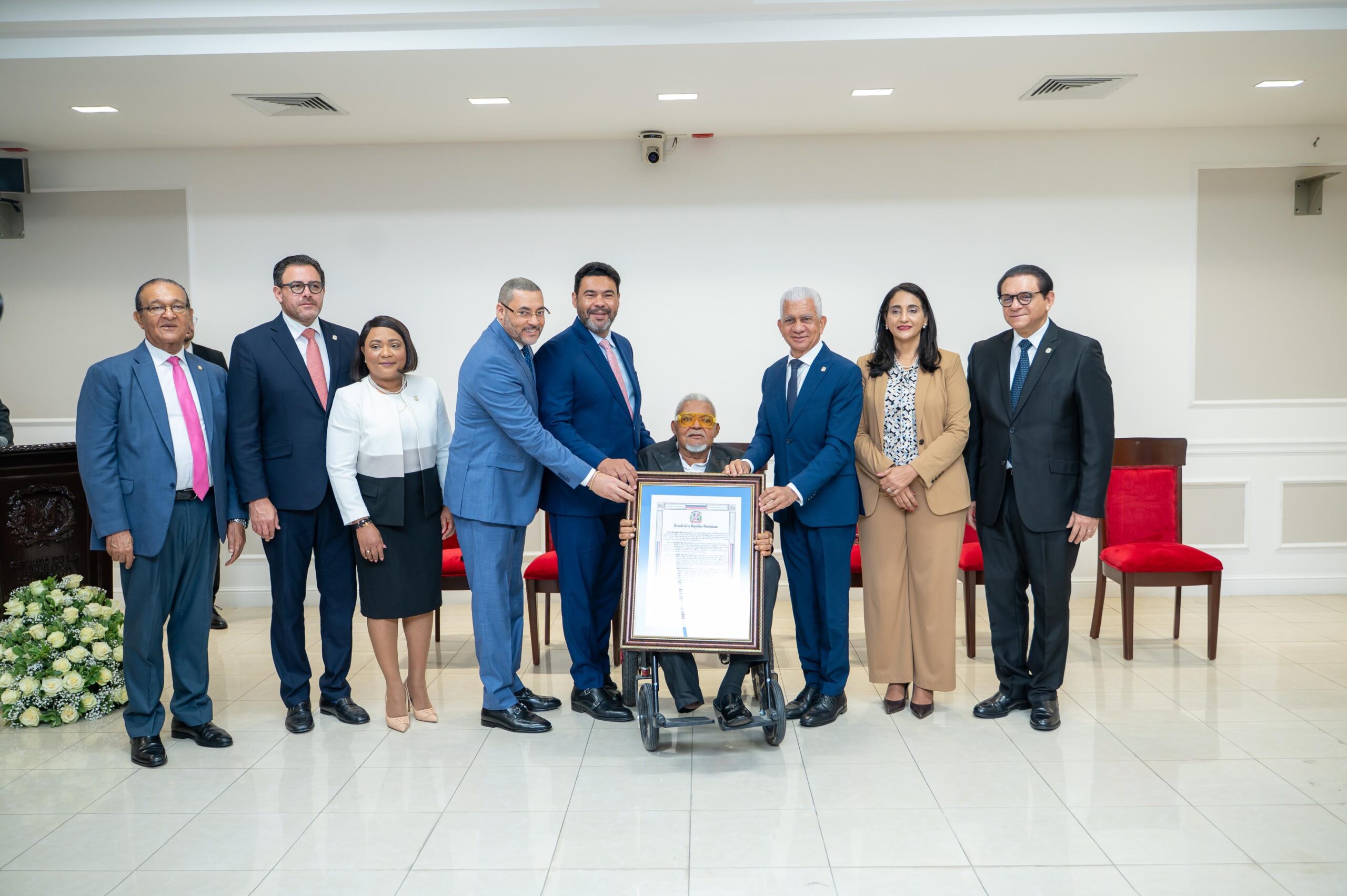 Senado reconoce trayectoria de varias personalidades de la sociedad dominicana