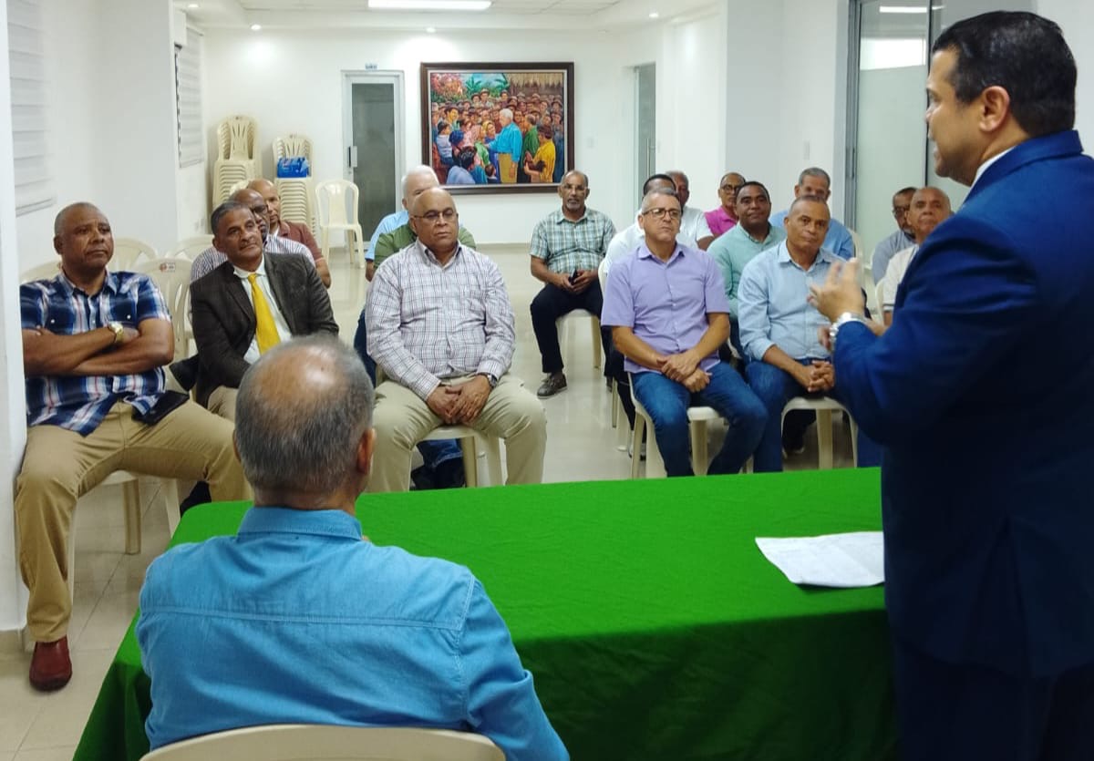 Diputado Tobías Crespo recibe respaldo de profesionales para la alcaldía del DN