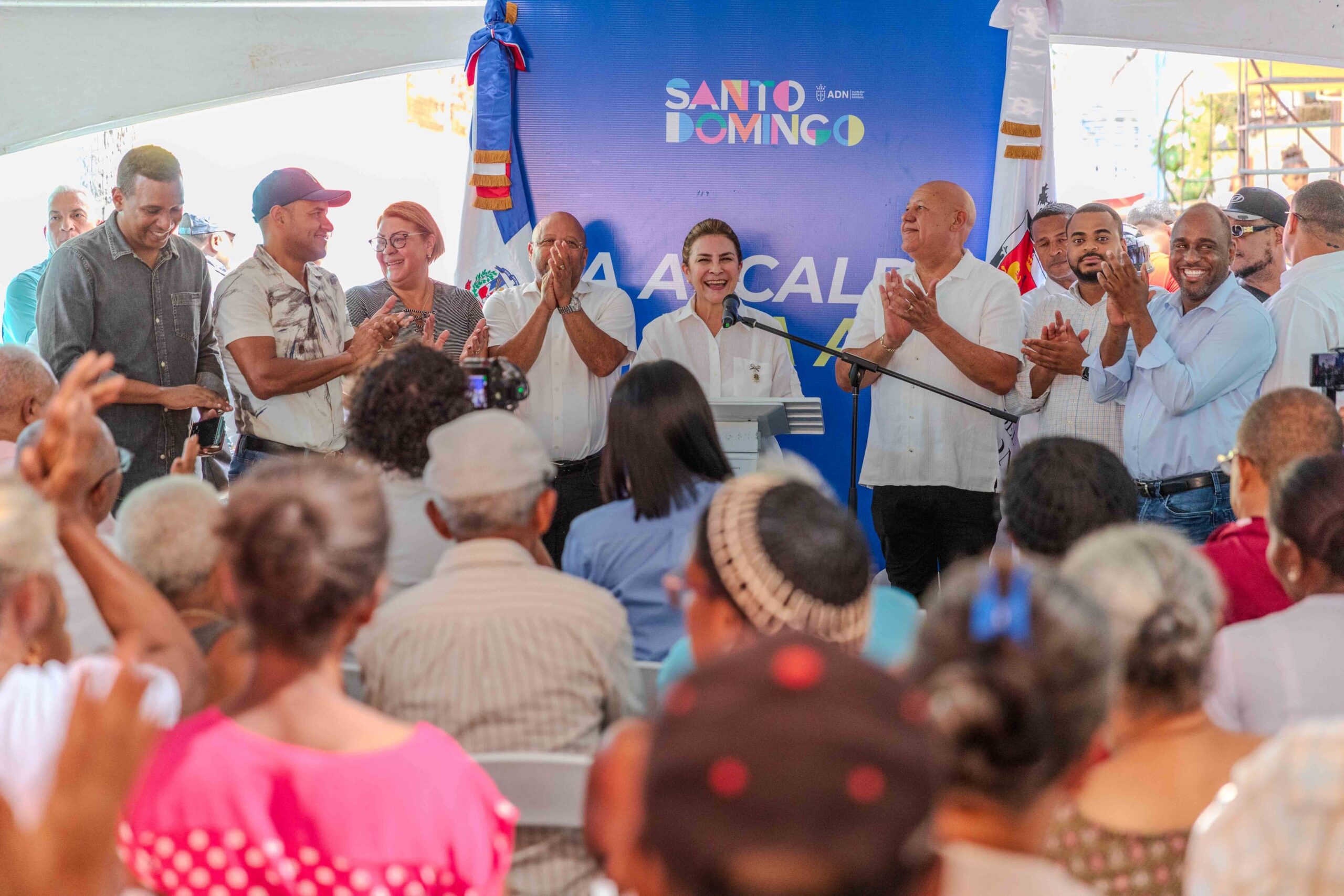 Carolina Mejía encabeza masivo operativo médico social en Capotillo Carolina Mejía encabeza masivo operativo médico social en Capotillo