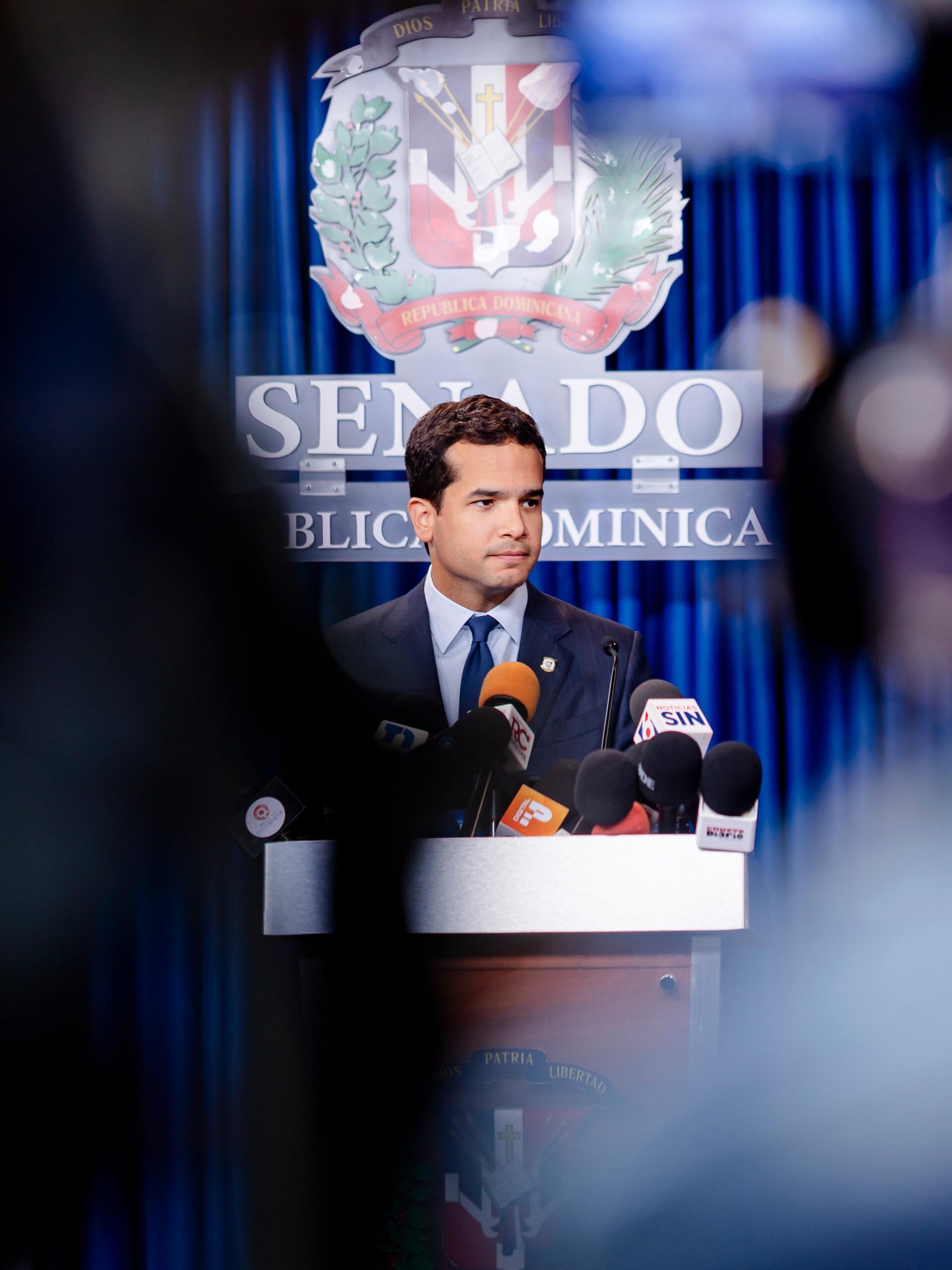 Omar Fernández revela matrícula de estudiantes haitianos crece en 180 mil estudiantes, mientras dominicana se reduce en 141 mil alumnos