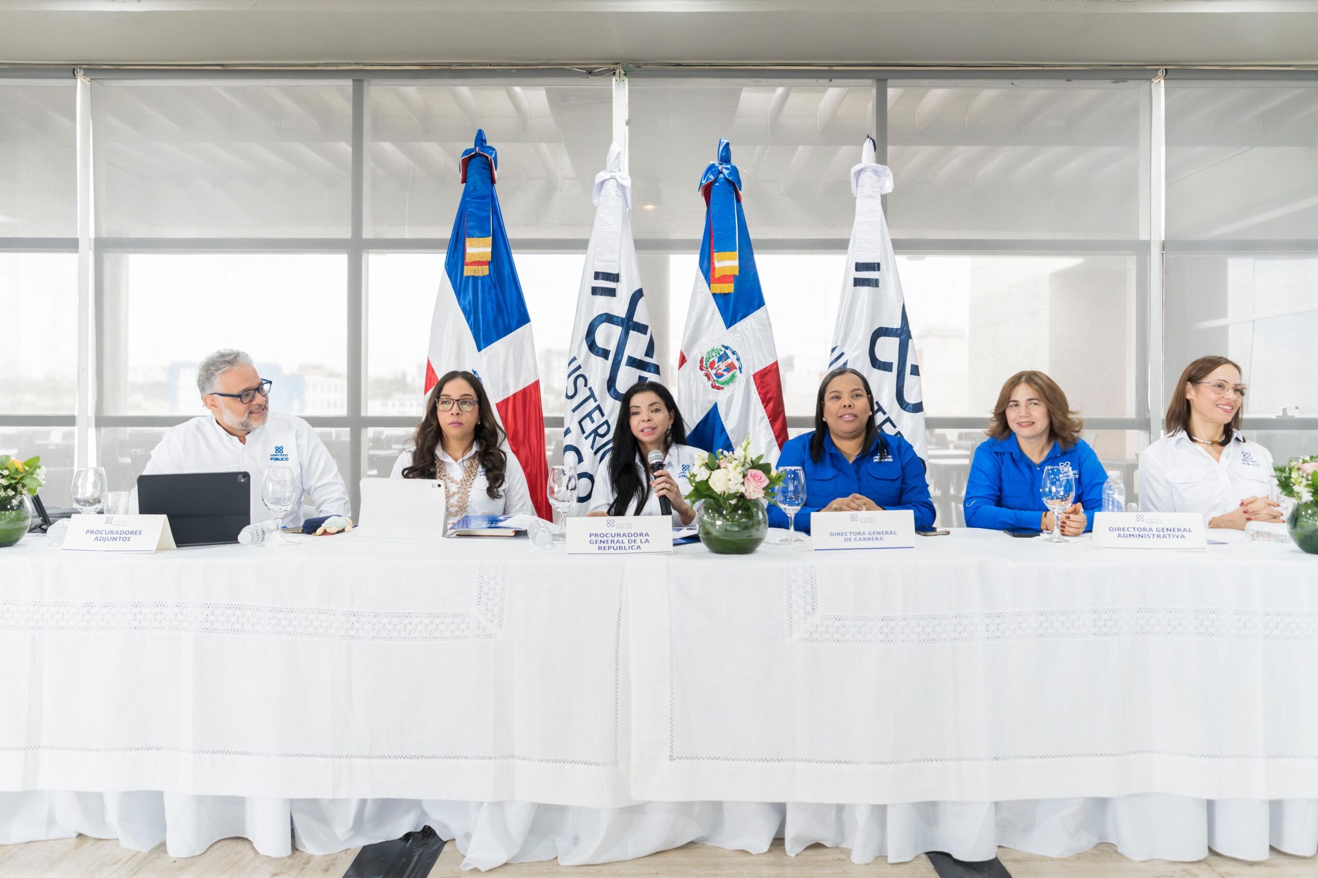 Procuradora General sostiene encuentro de trabajo con titulares y directores de equipos del Ministerio Público