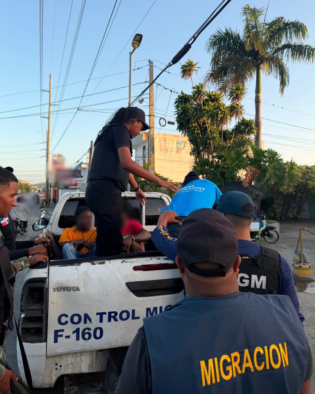 Agentes migratorios y entes de seguridad detienen 997 extranjeros indocumentados en 20 provincias este martes