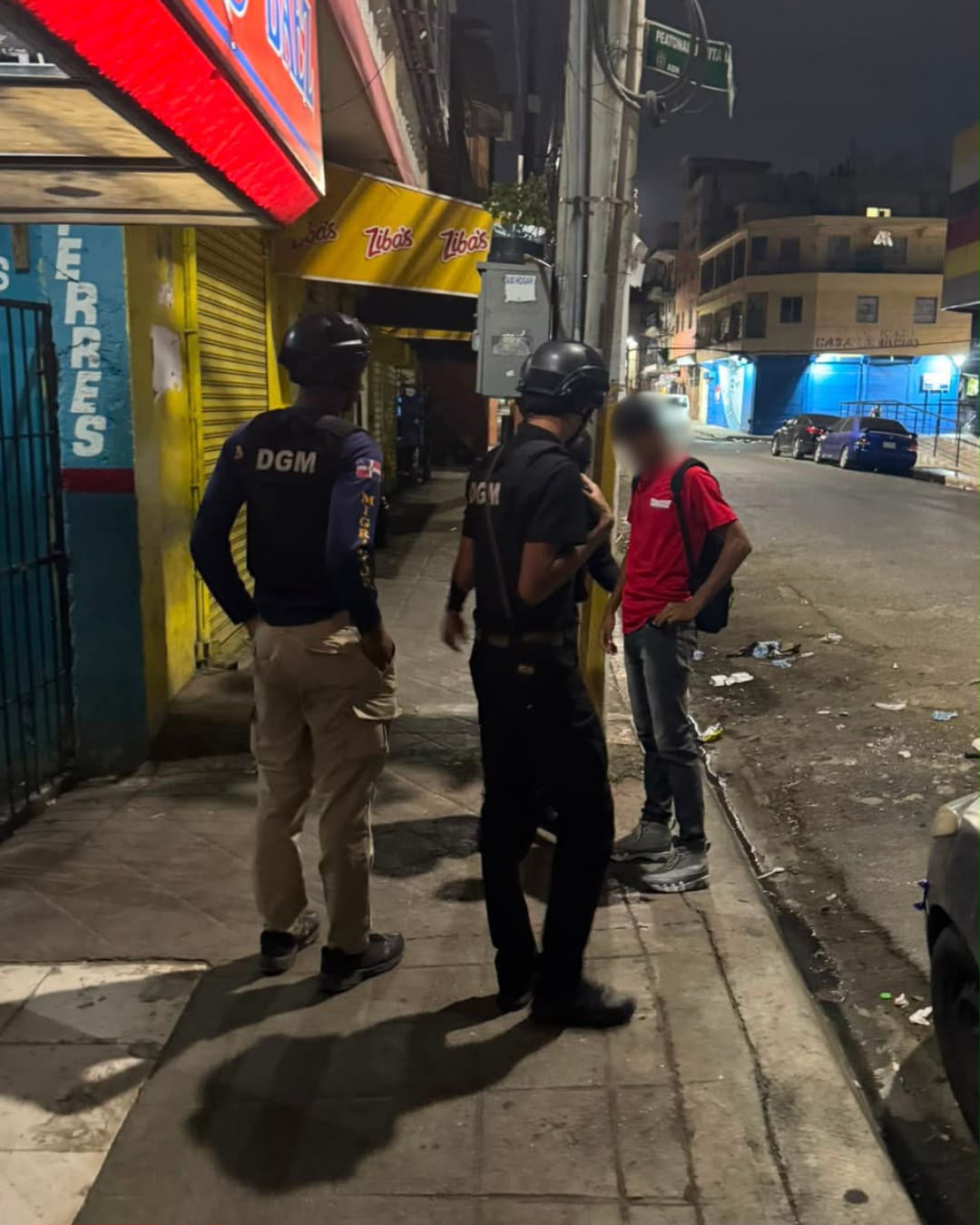 Agentes migratorios y entes de seguridad detienen 997 extranjeros indocumentados en 20 provincias este martes Agentes migratorios y entes de seguridad detienen 997 extranjeros indocumentados en 20 provincias este martes