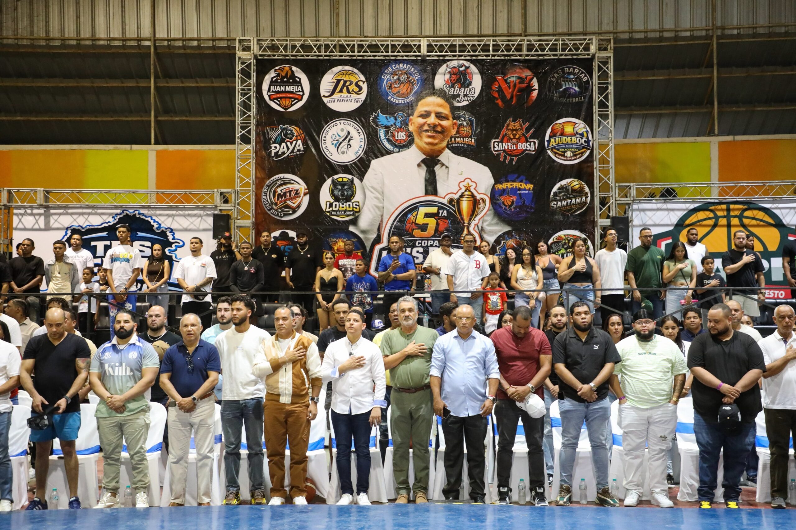 Diputado Luis Báez encabeza inauguración del primer Torneo Superior de Baloncesto en Baní