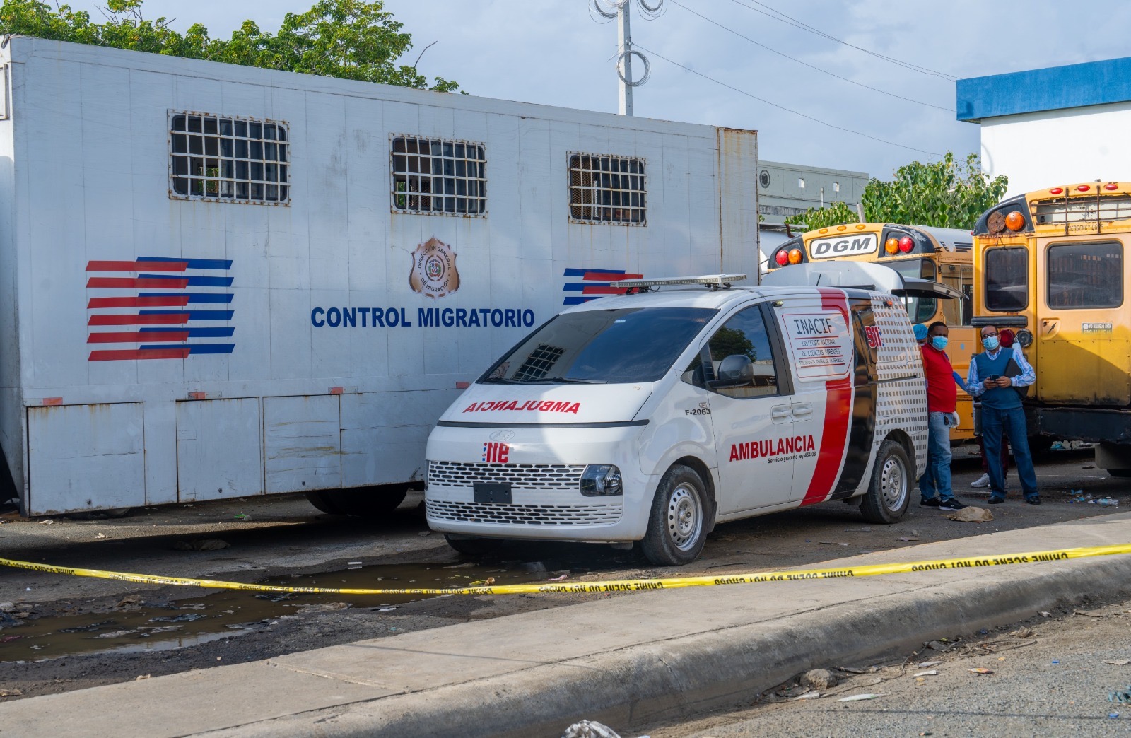 Migración reporta hallazgo de cuerpo de dominicano en estado de descomposición en camión averiado en parqueo trasero de su sede principal