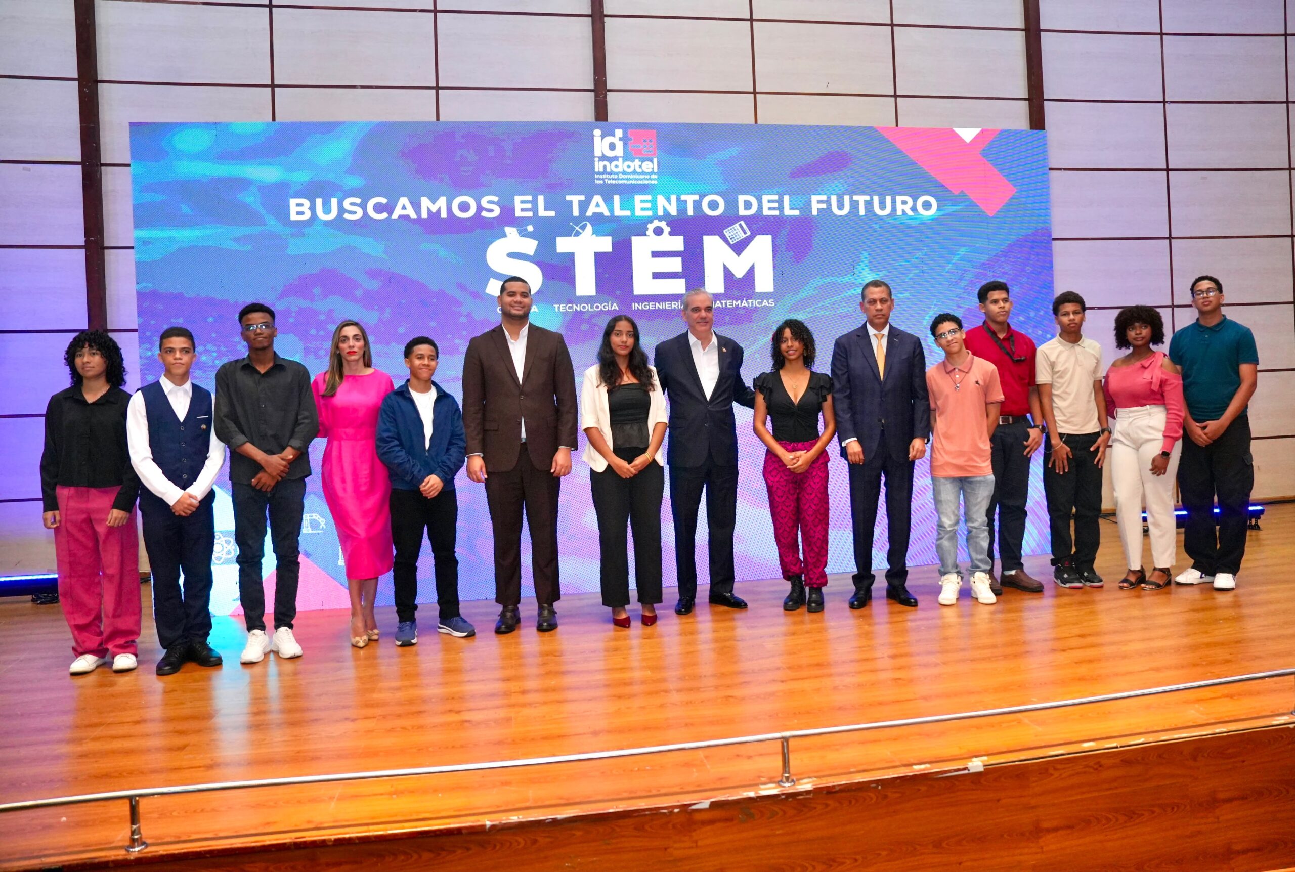 Abinader encabeza reconocimiento del Indotel a más de 170 estudiantes destacados en concurso de vocaciones STEM Abinader encabeza reconocimiento del Indotel a más de 170 estudiantes destacados en concurso de vocaciones STEM