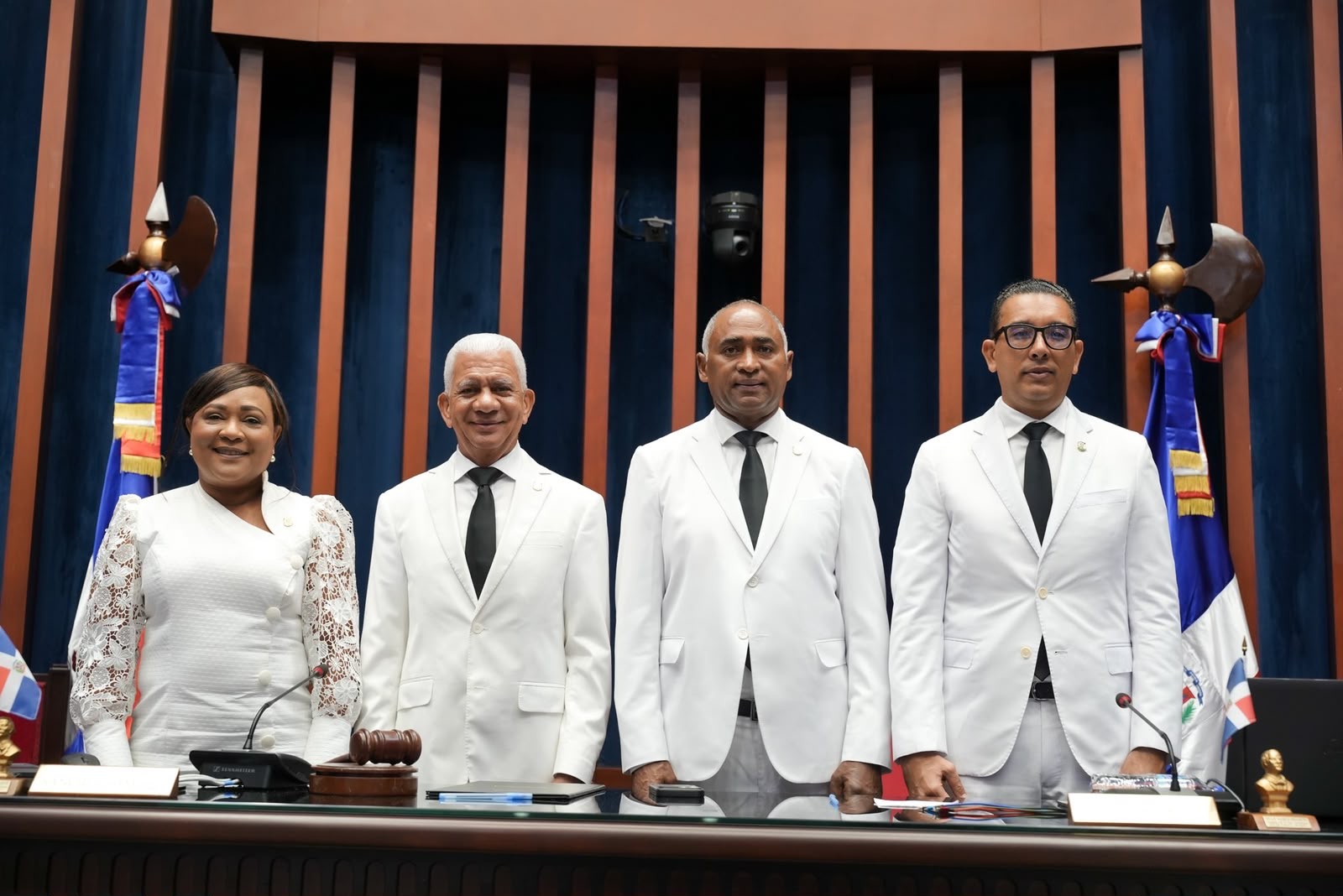 Julito Fulcar asume la Vicepresidencia del Senado y coloca a Peravia en la dirección de la Cámara Alta Julito Fulcar asume la Vicepresidencia del Senado y coloca a Peravia en la dirección de la Cámara Alta