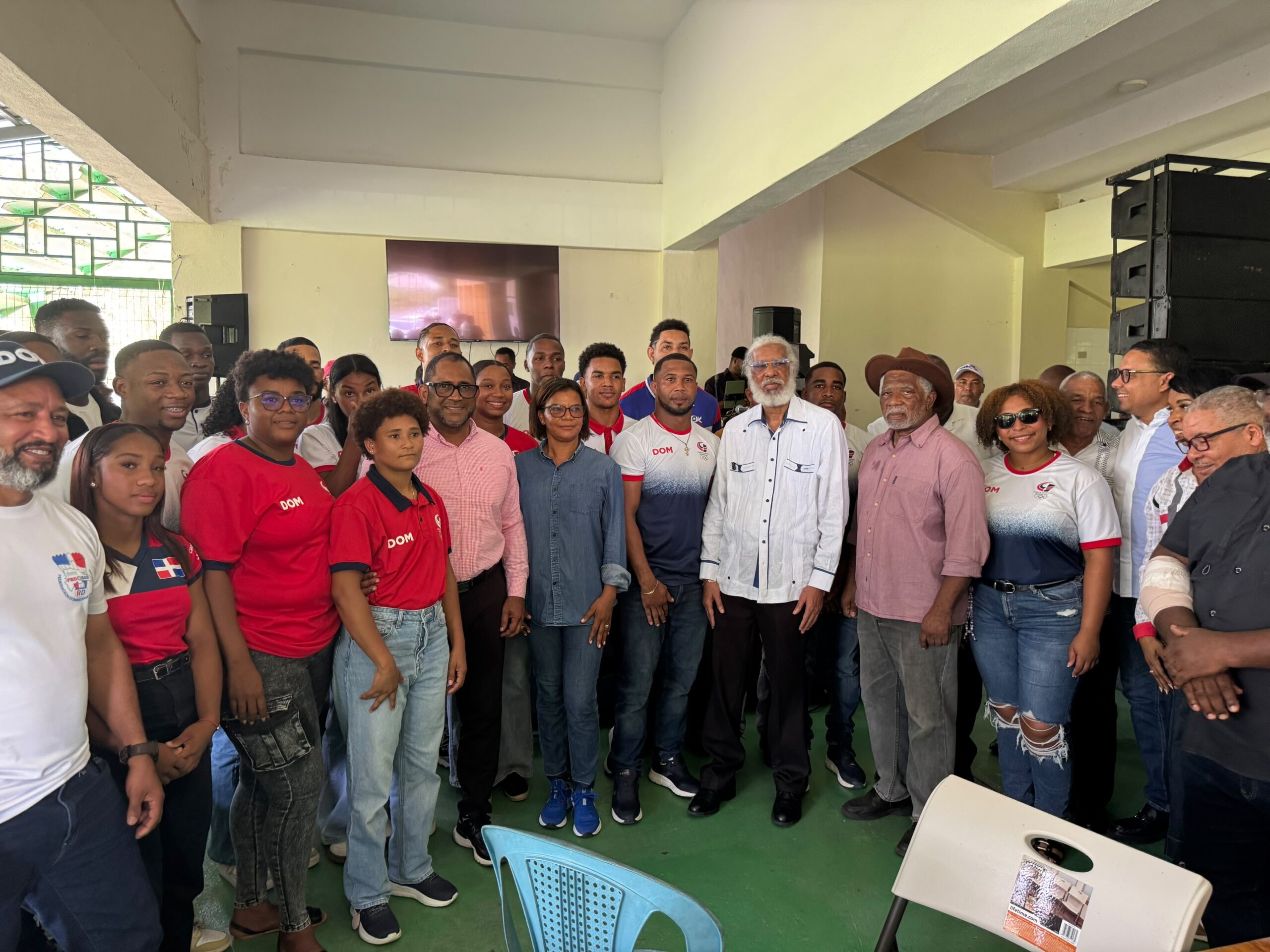 Fenatrano y Unión Deportiva de Bayaguana entregan televisores y motos eléctricas atletas de Monte Plata ganaron medallas