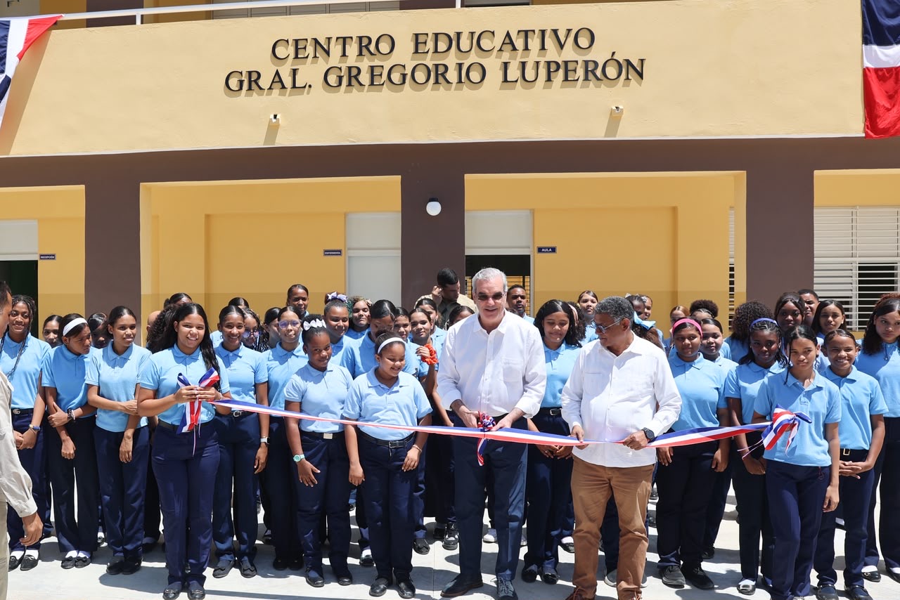 Presidente Abinader entrega nuevas escuelas y un liceo en Puerto Plata en beneficio de más de 3,200 estudiantes