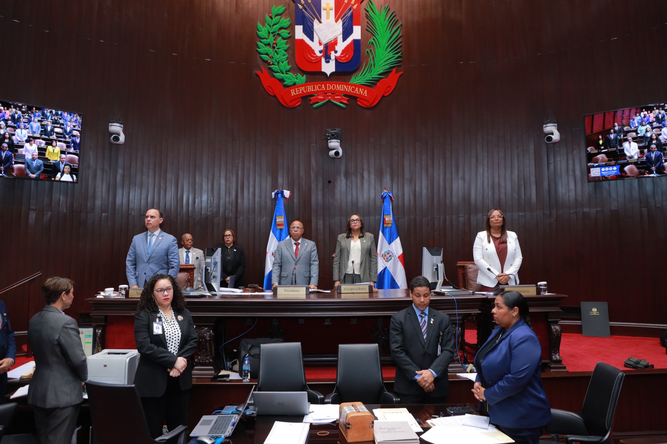 Diputados aprueban proyecto de ley obliga a impartir en las escuelas la materia de moral y cívica Diputados aprueban proyecto de ley obliga a impartir en las escuelas la materia de moral y cívica