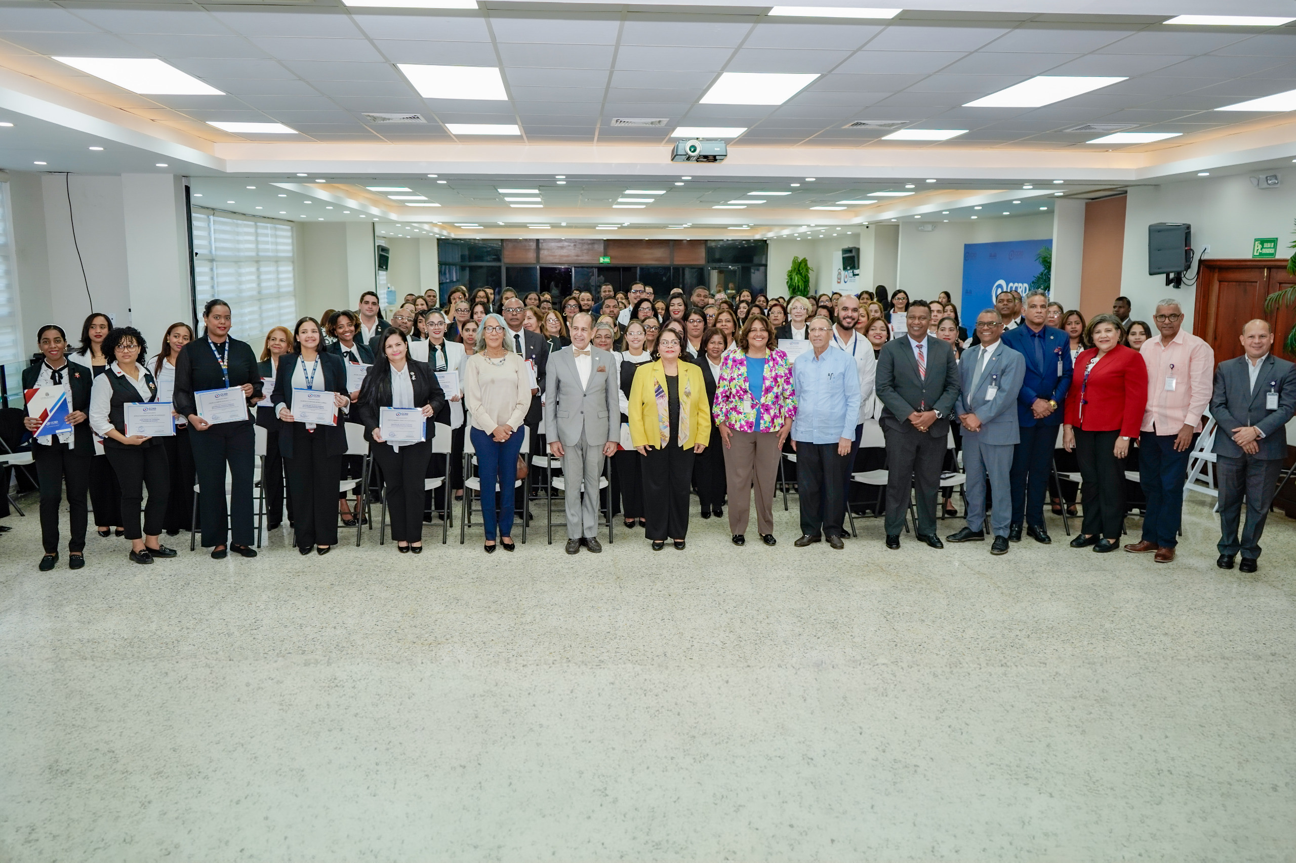 Cámara de Cuentas entrega certificados de participación a 164 colaboradores capacitados por el INAP Cámara de Cuentas entrega certificados de participación a 164 colaboradores capacitados por el INAP