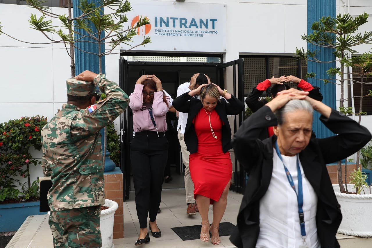 INTRANT evacúa sus instalaciones en 1 minuto y 35 segundos durante simulacro nacional contra terremotos INTRANT evacúa sus instalaciones en 1 minuto y 35 segundos durante simulacro nacional contra terremotos